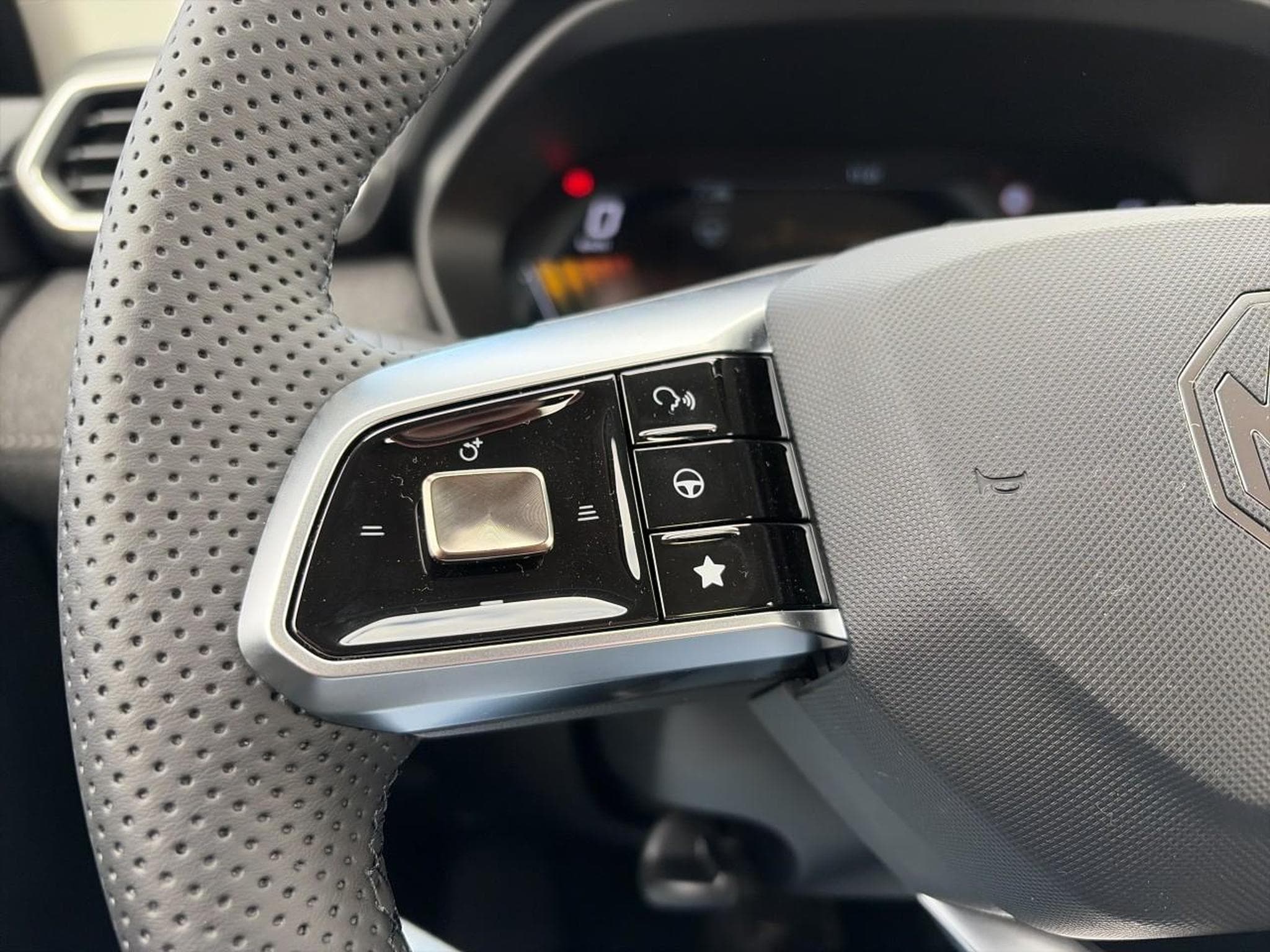 MG ZS 1.5 HYBRID+ 197 STANDARD (2026) - Foto 14