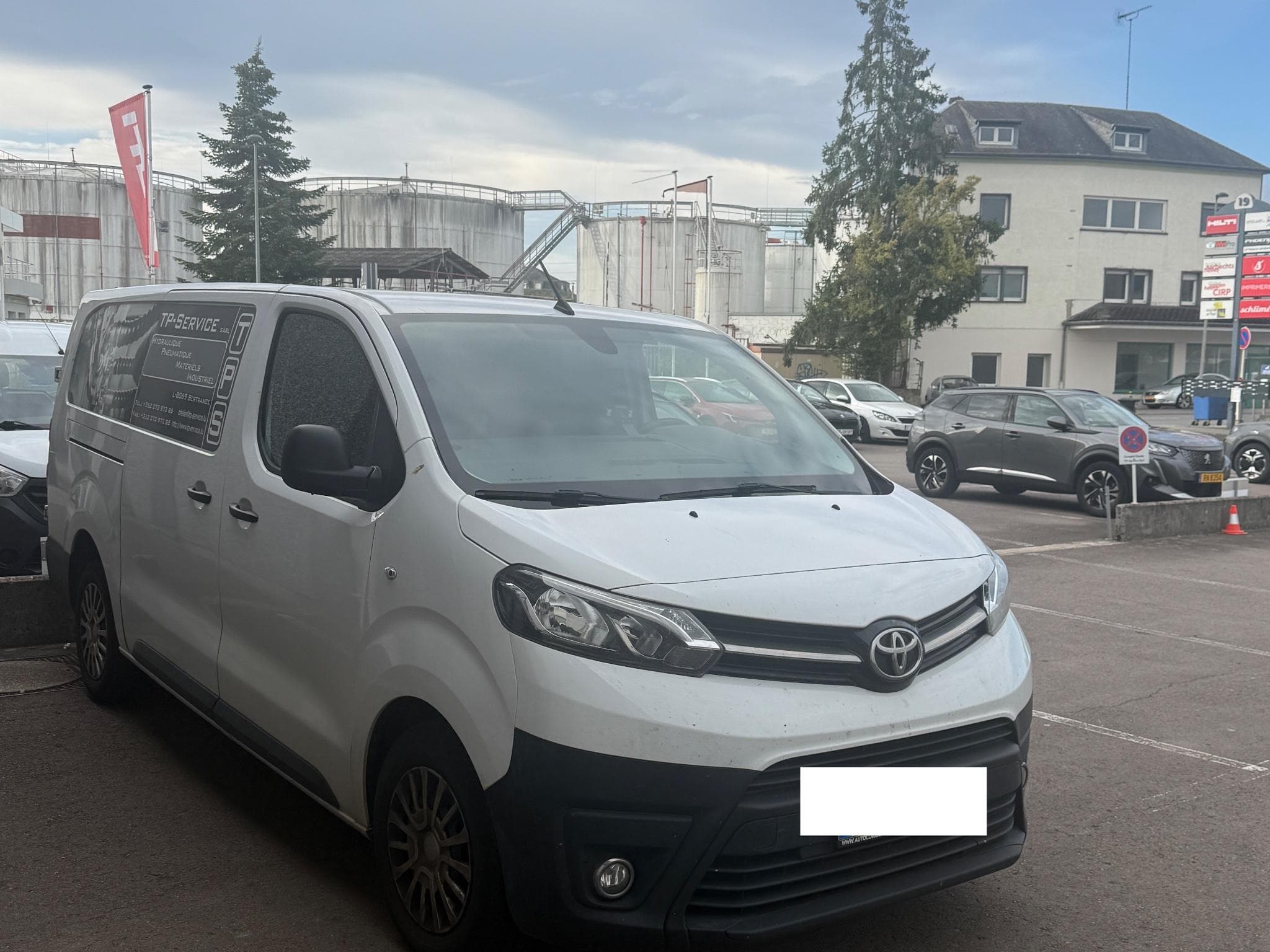 Toyota Proace 2.0D 106KW MWB COMFORT (2023) - Photo 1