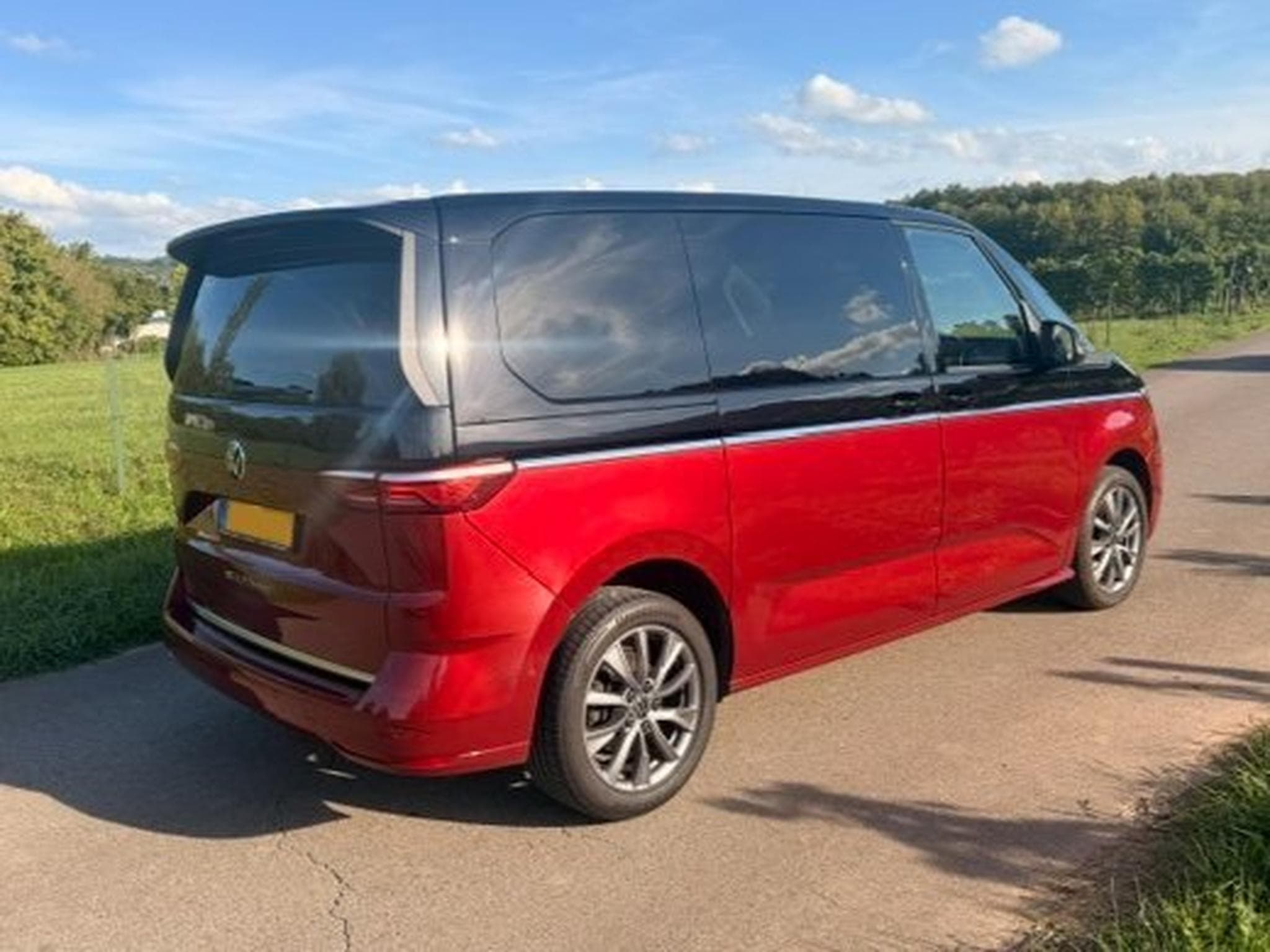 VW T7 Multivan T7 Life 2.0 TSI DSG7 (2021) - Foto 2