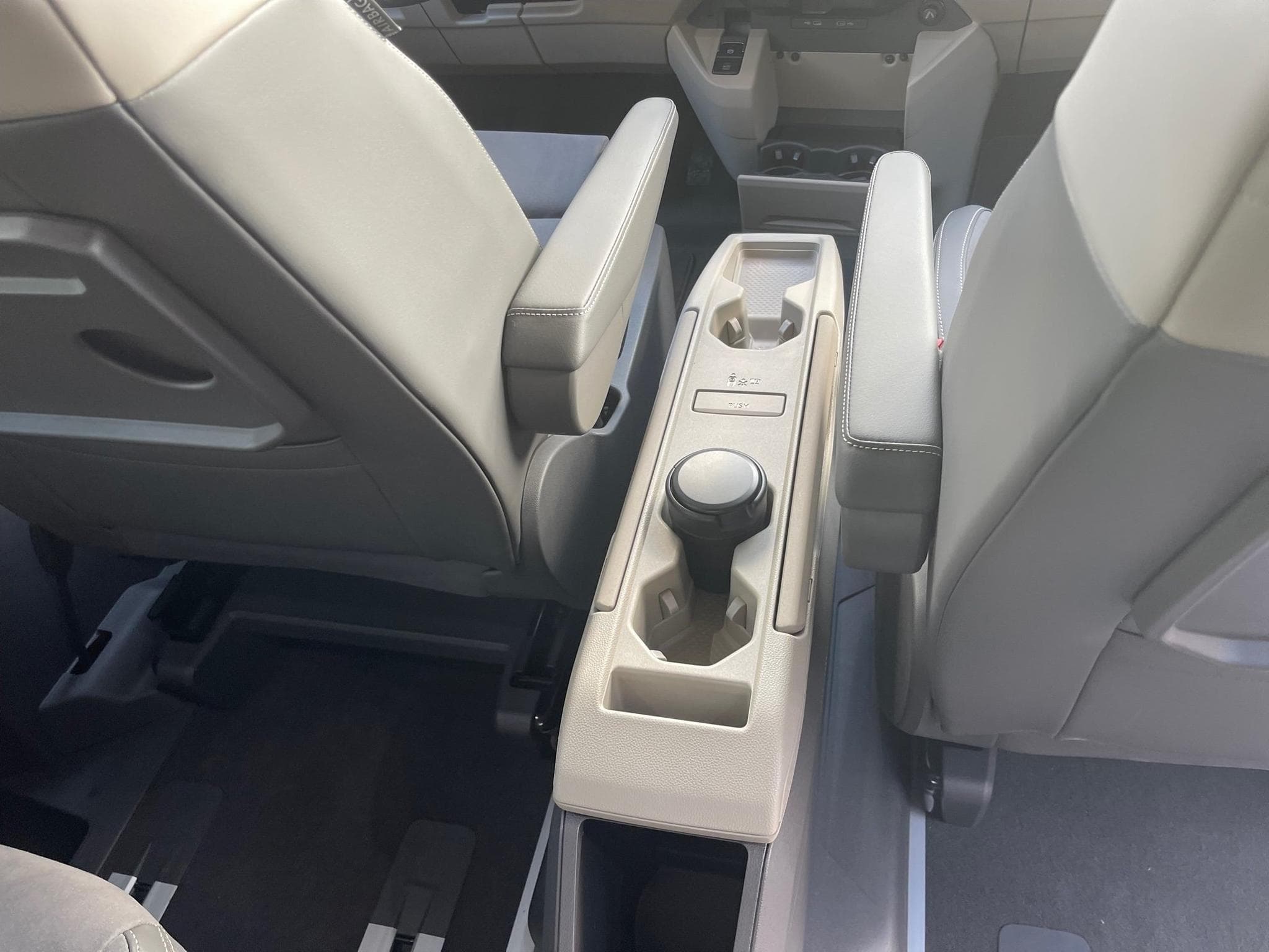 VW T7 Multivan T7 Life 2.0 TSI DSG7 (2021) - Foto 5