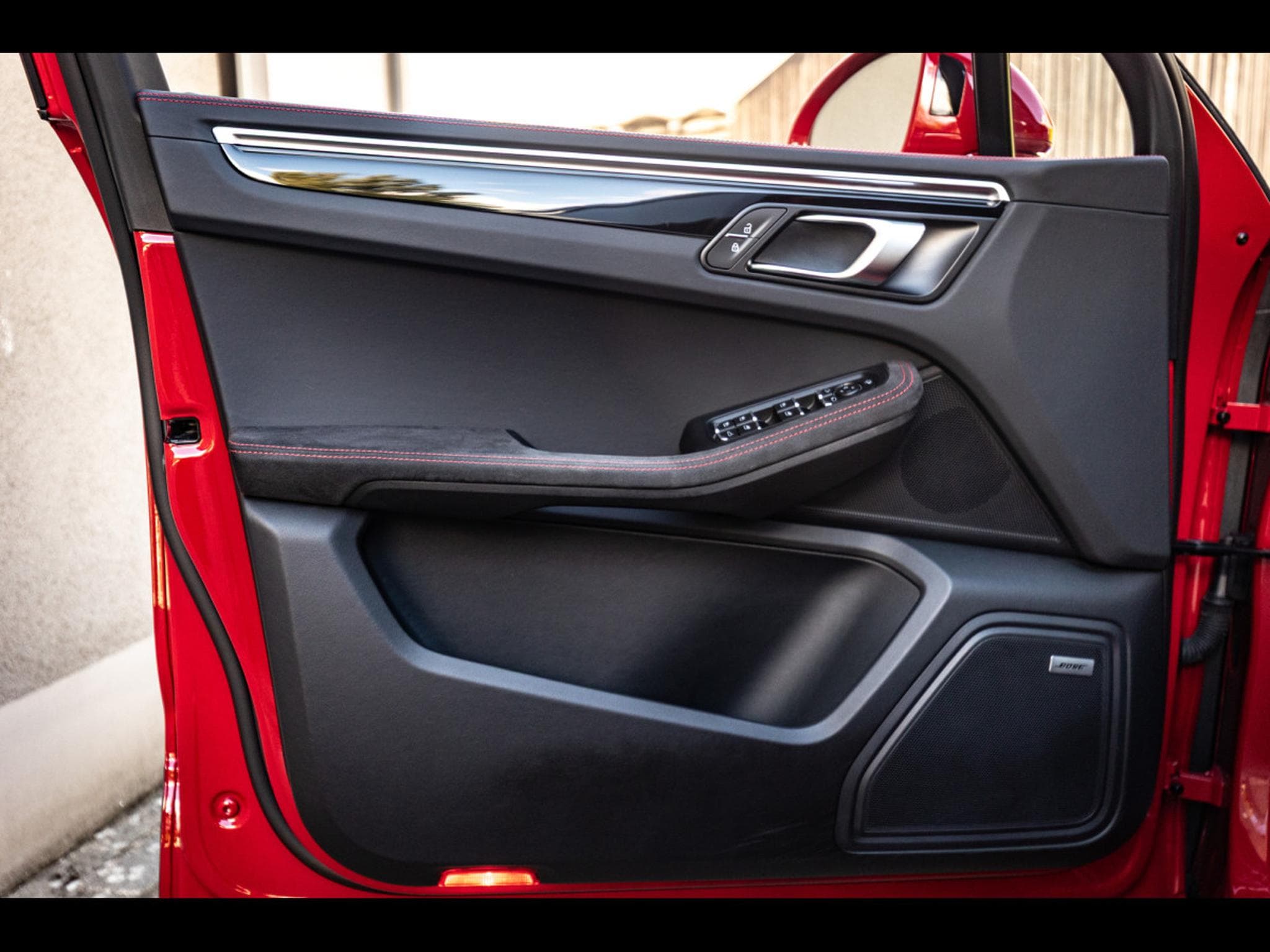 Porsche Macan III GTS PDK (441 CH) - CARMINE RED (2022) - Photo 9