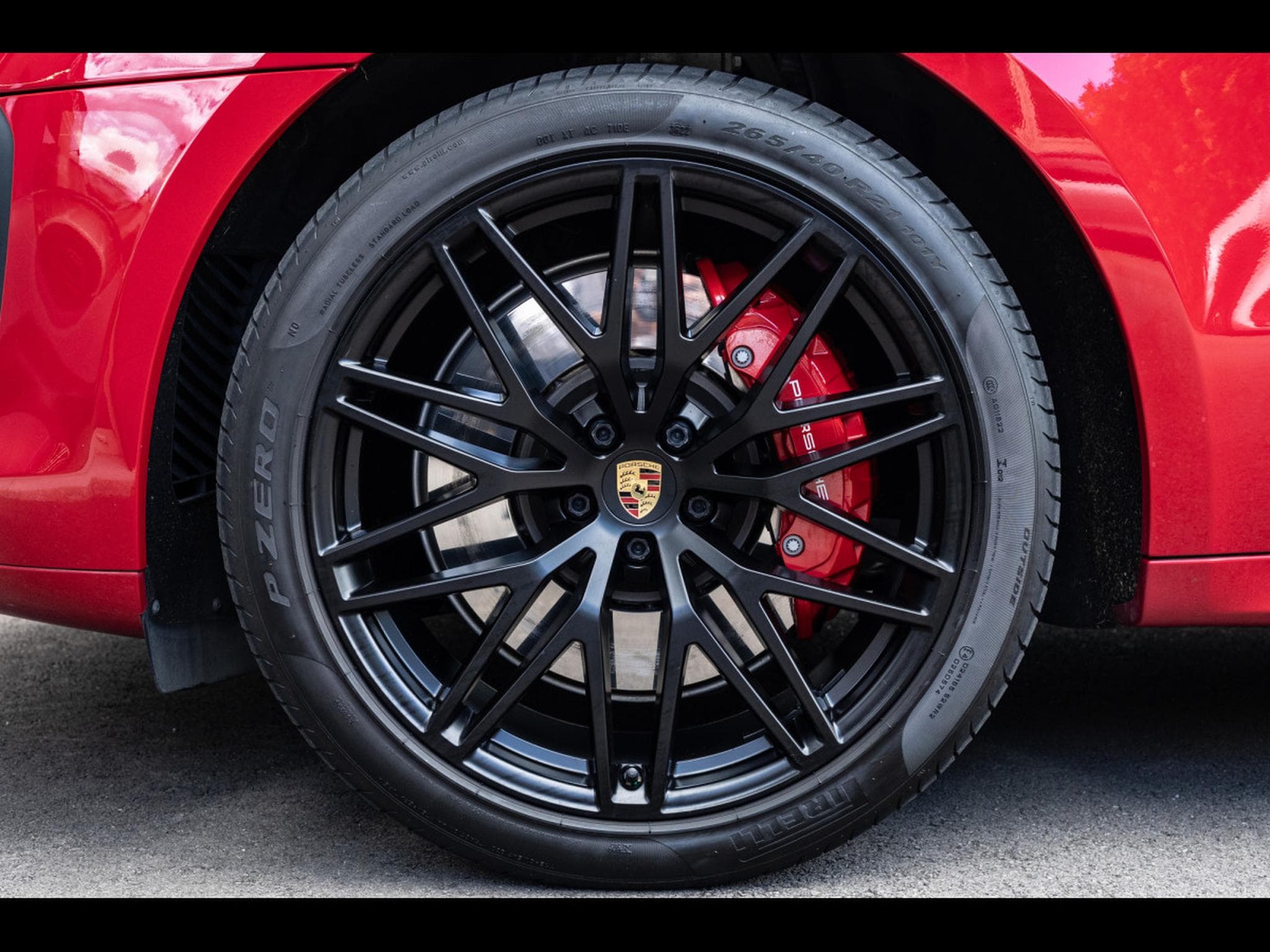 Porsche Macan III GTS PDK (441 CH) - CARMINE RED (2022) - Photo 8
