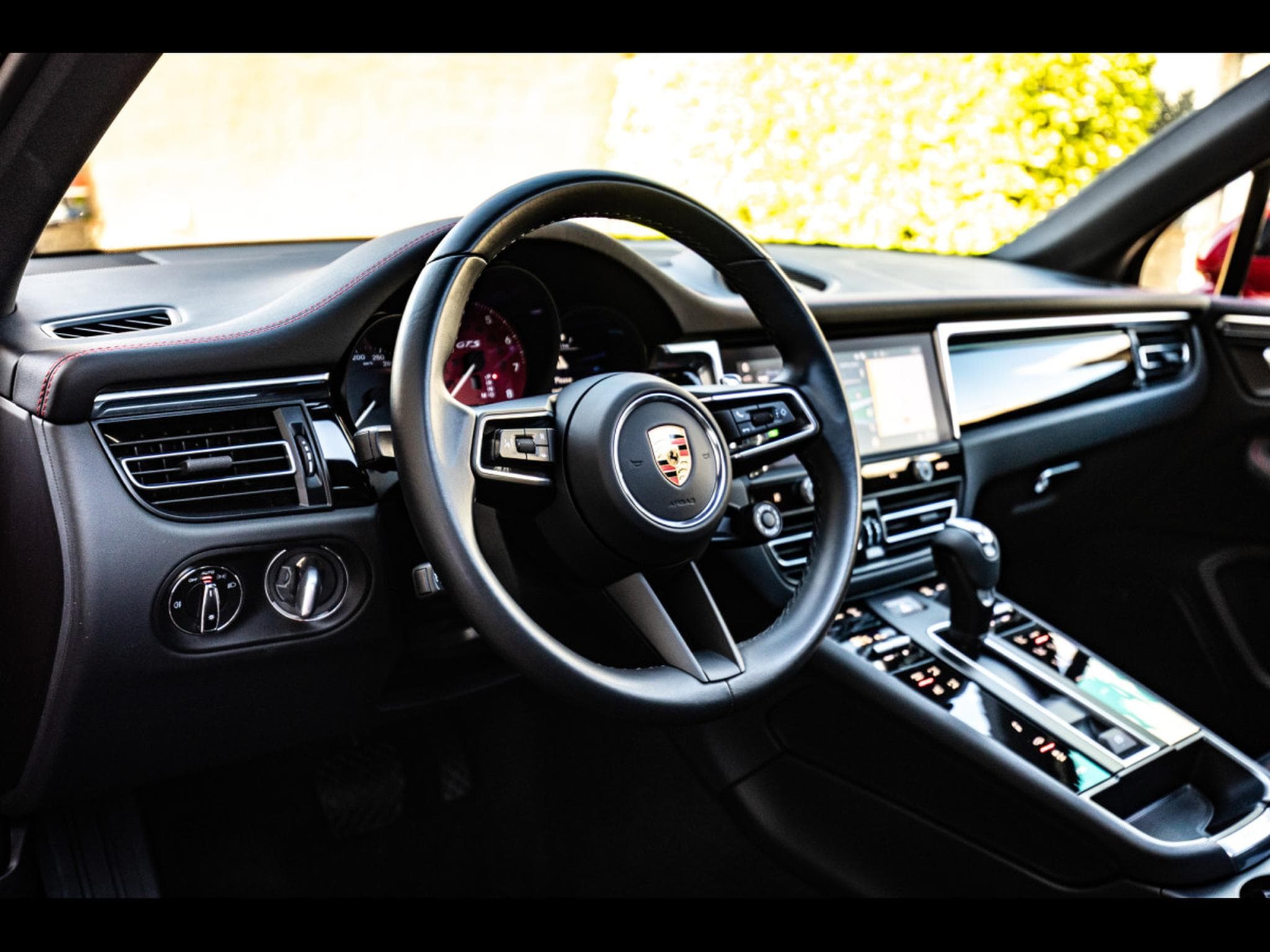 Porsche Macan III GTS PDK (441 CH) - CARMINE RED (2022) - Photo 10