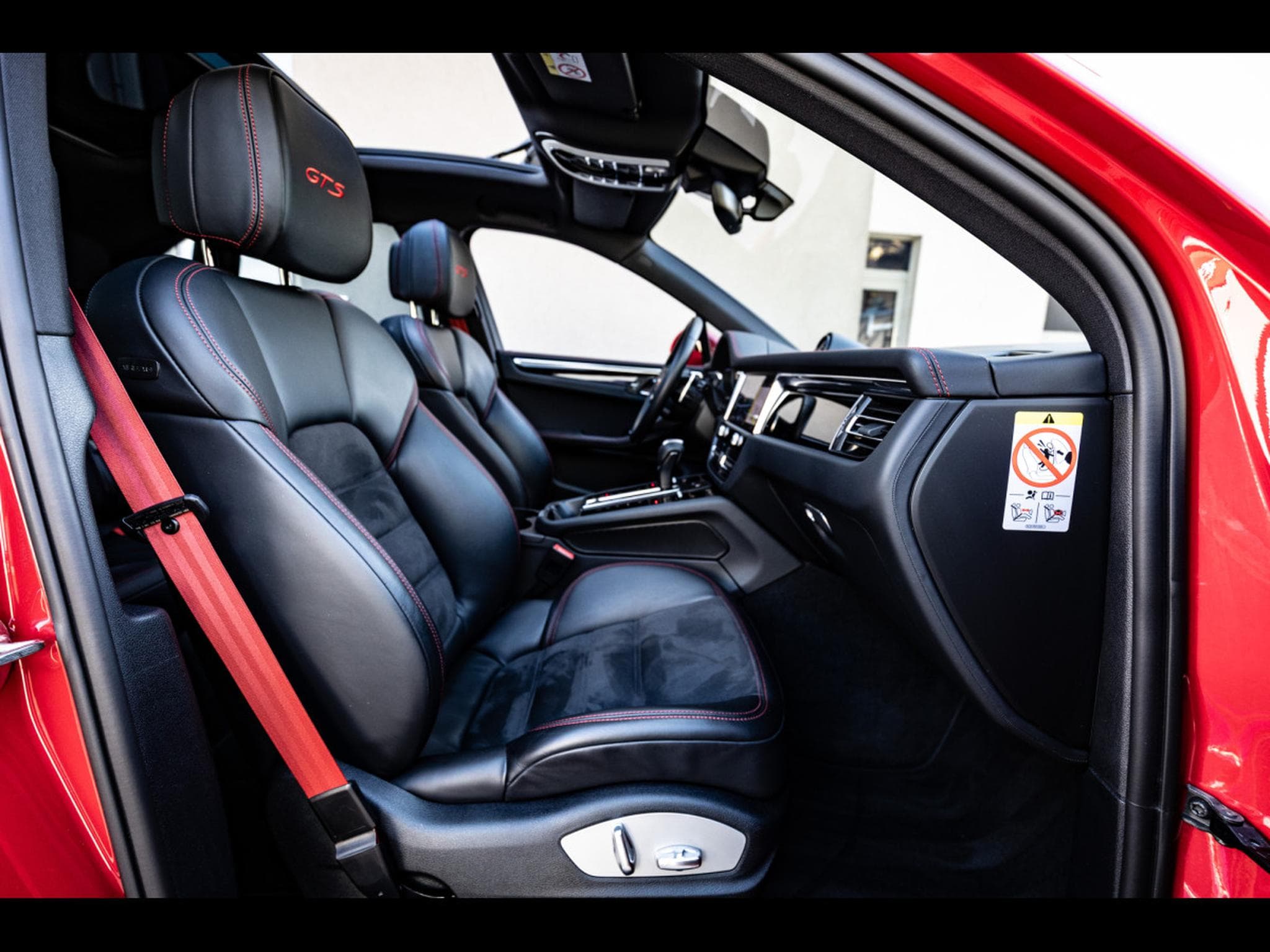 Porsche Macan III GTS PDK (441 CH) - CARMINE RED (2022) - Photo 18