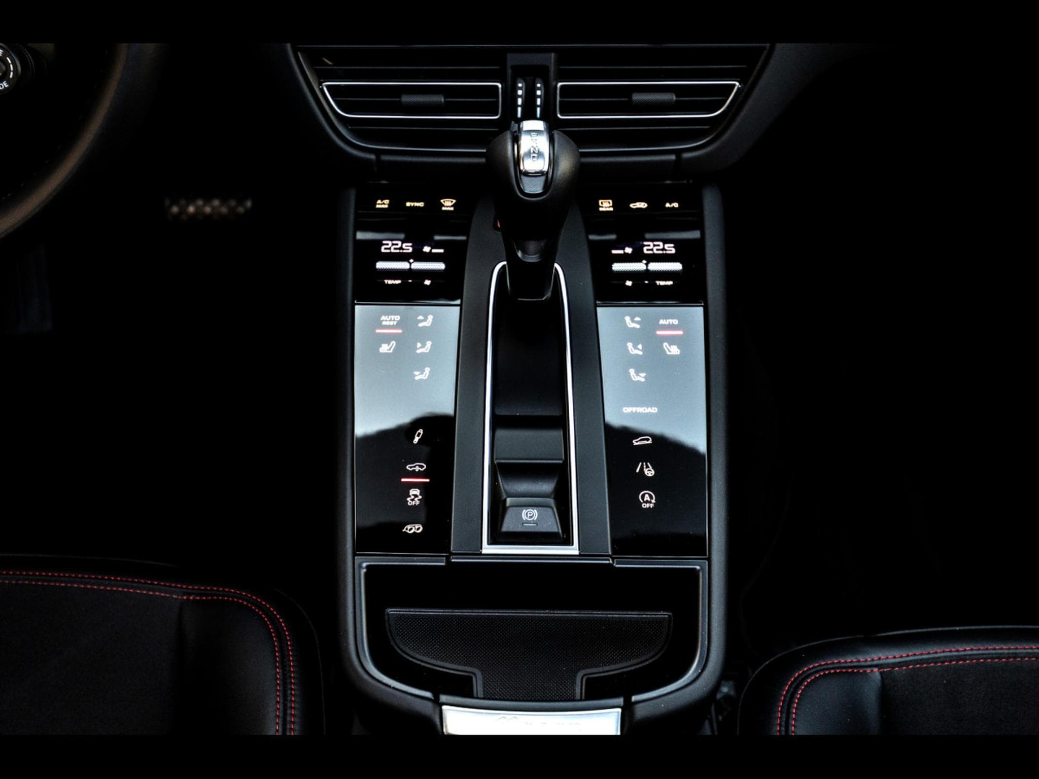 Porsche Macan III GTS PDK (441 CH) - CARMINE RED (2022) - Photo 22