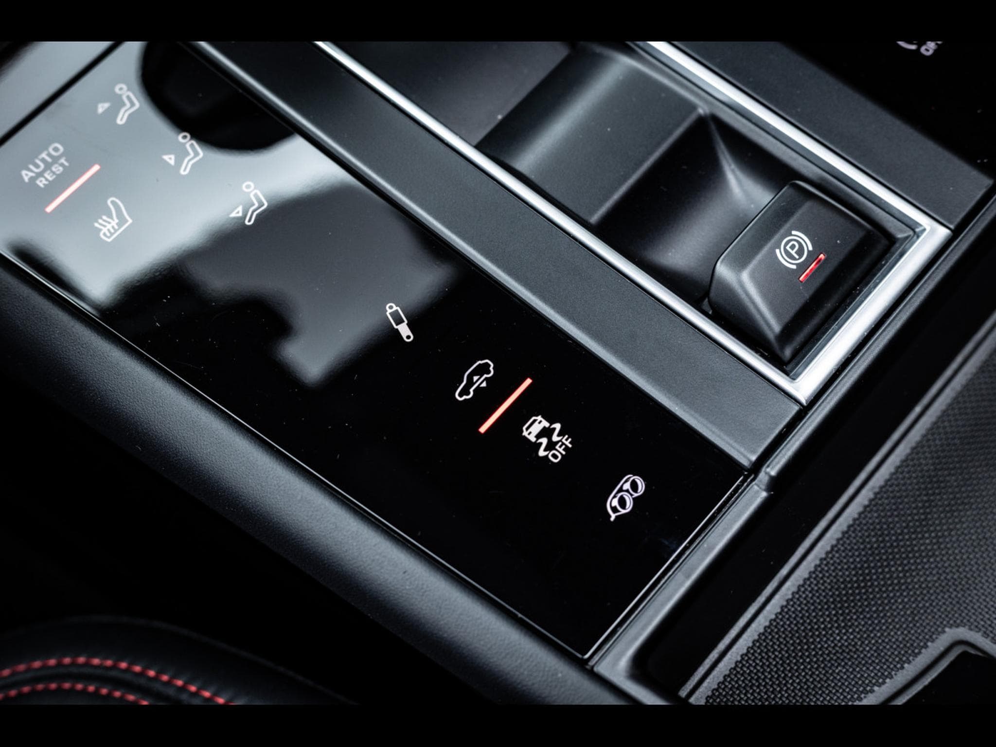 Porsche Macan III GTS PDK (441 CH) - CARMINE RED (2022) - Photo 25