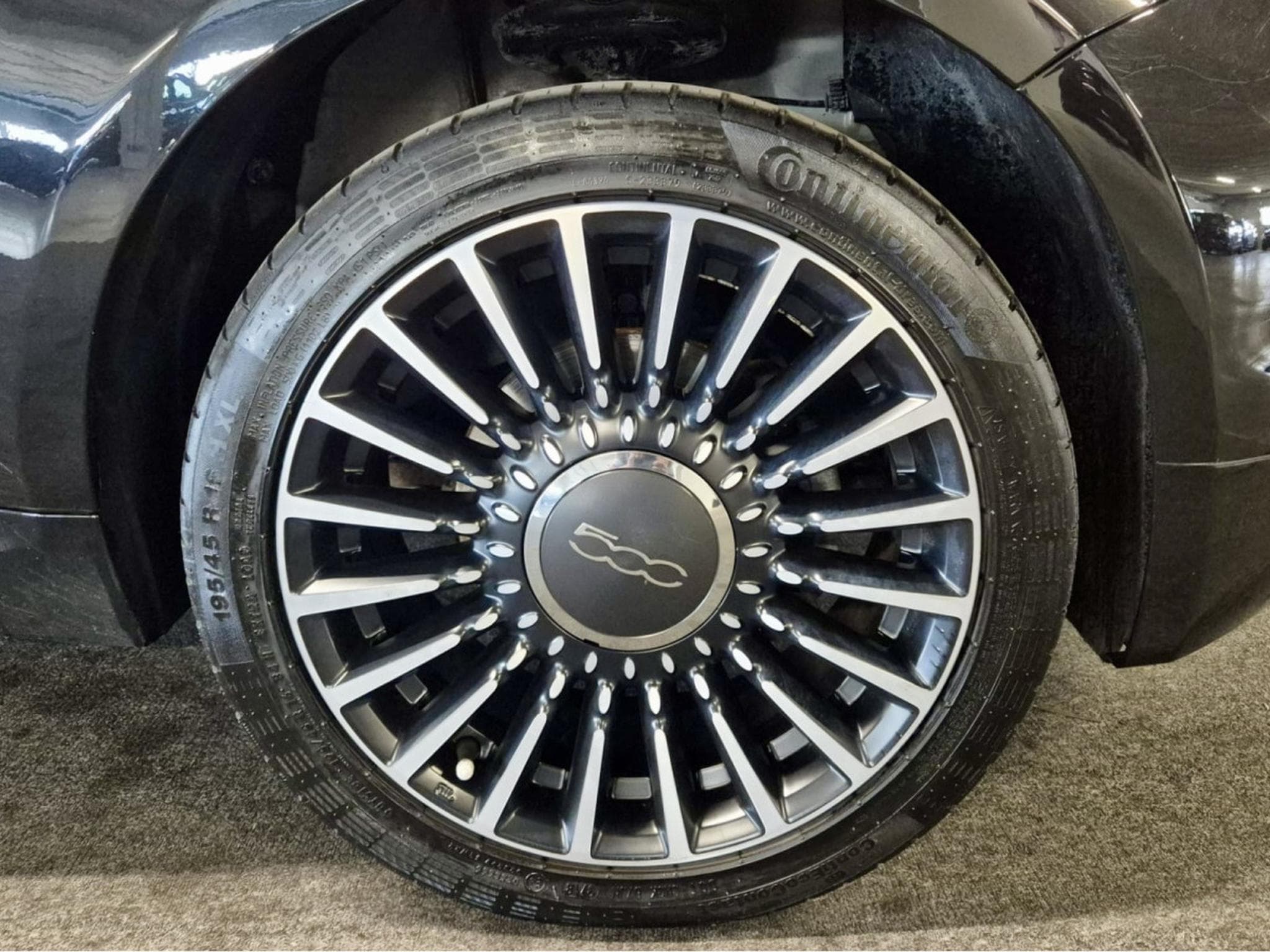 Fiat 500 1.2 MIRROR PANO NAVI (2019) - Photo 10