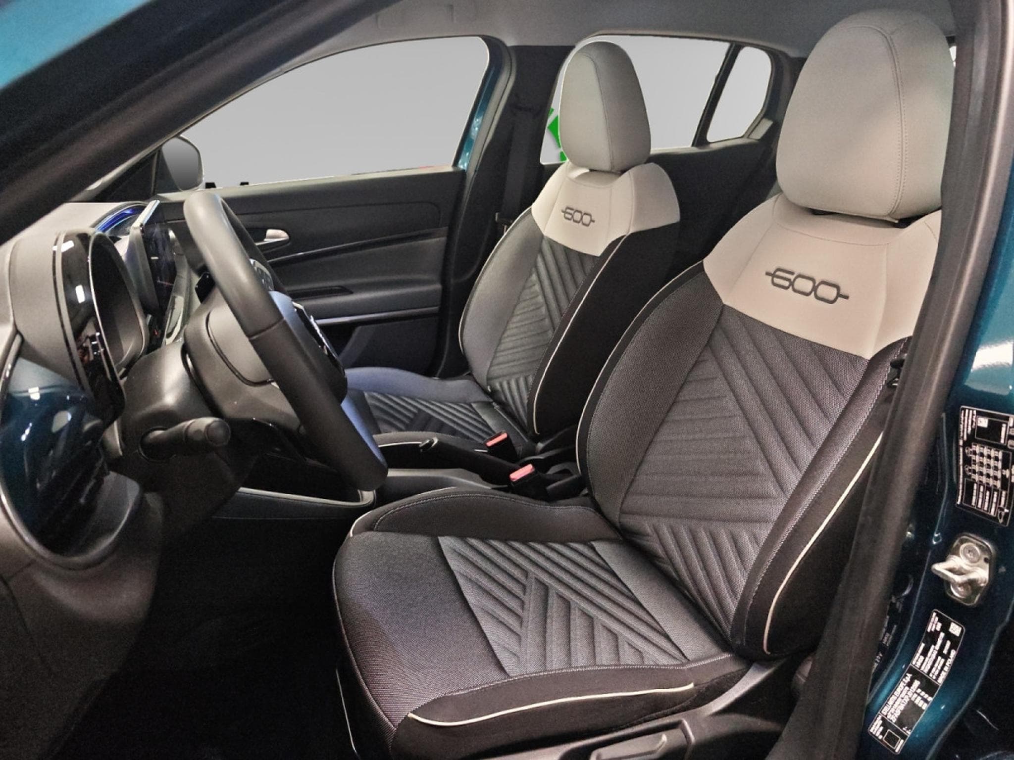 Fiat 600 Hybride 1.2 (2024) - Photo 10
