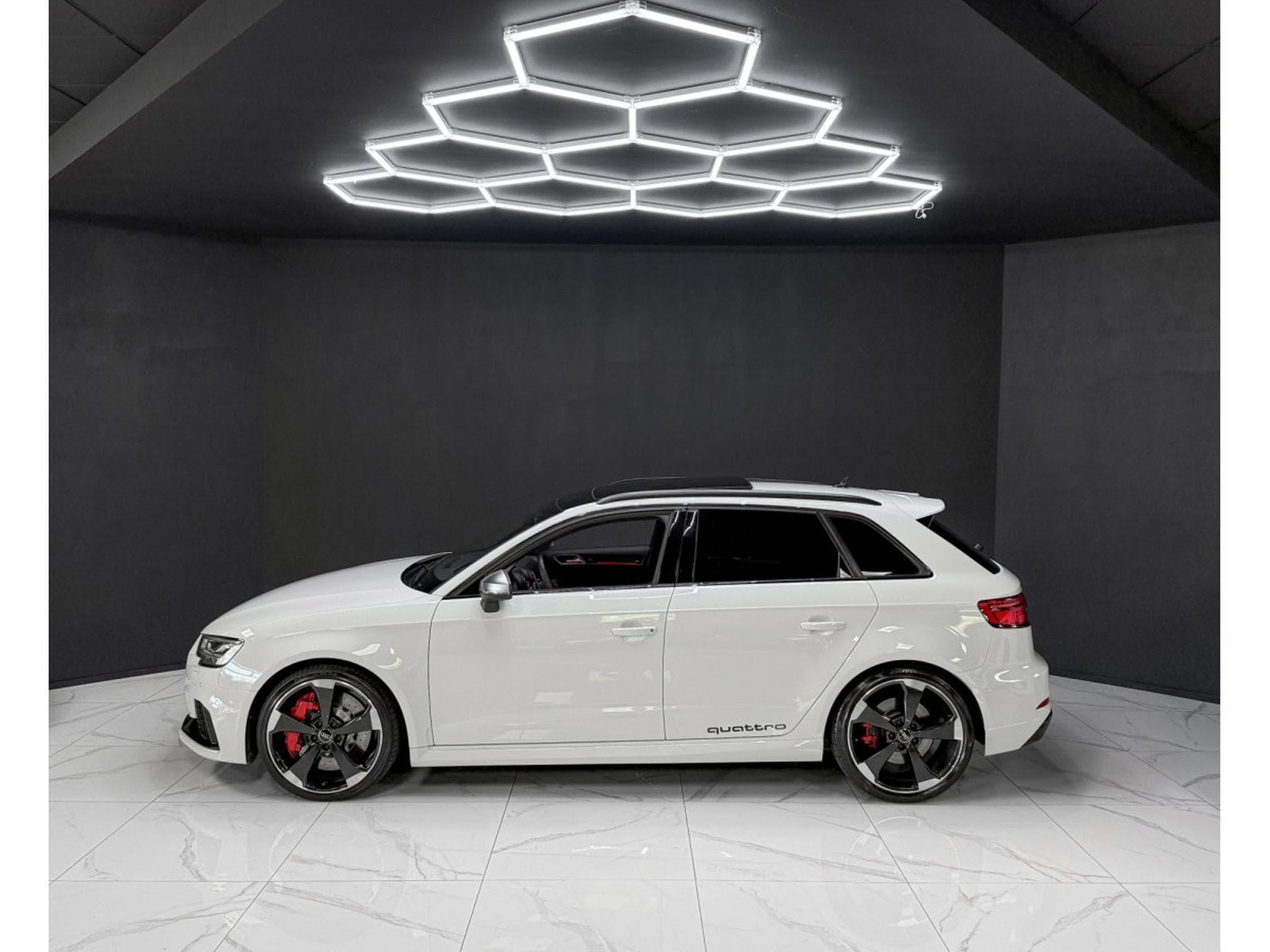 Audi RS3 Sportback 2.5 TFSI quattro (2019) - Photo 2