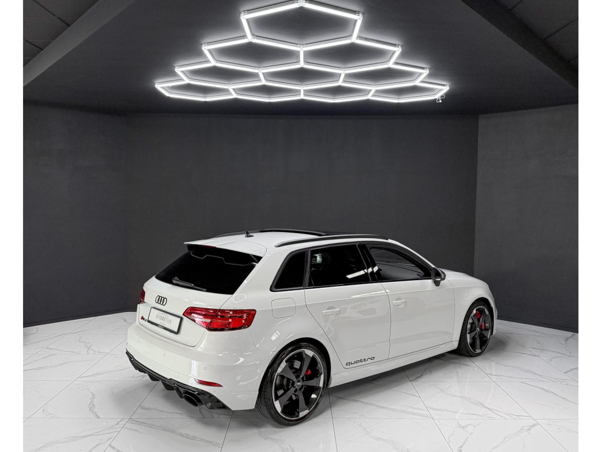 Audi RS3 Sportback 2.5 TFSI quattro (2019) - Photo 5