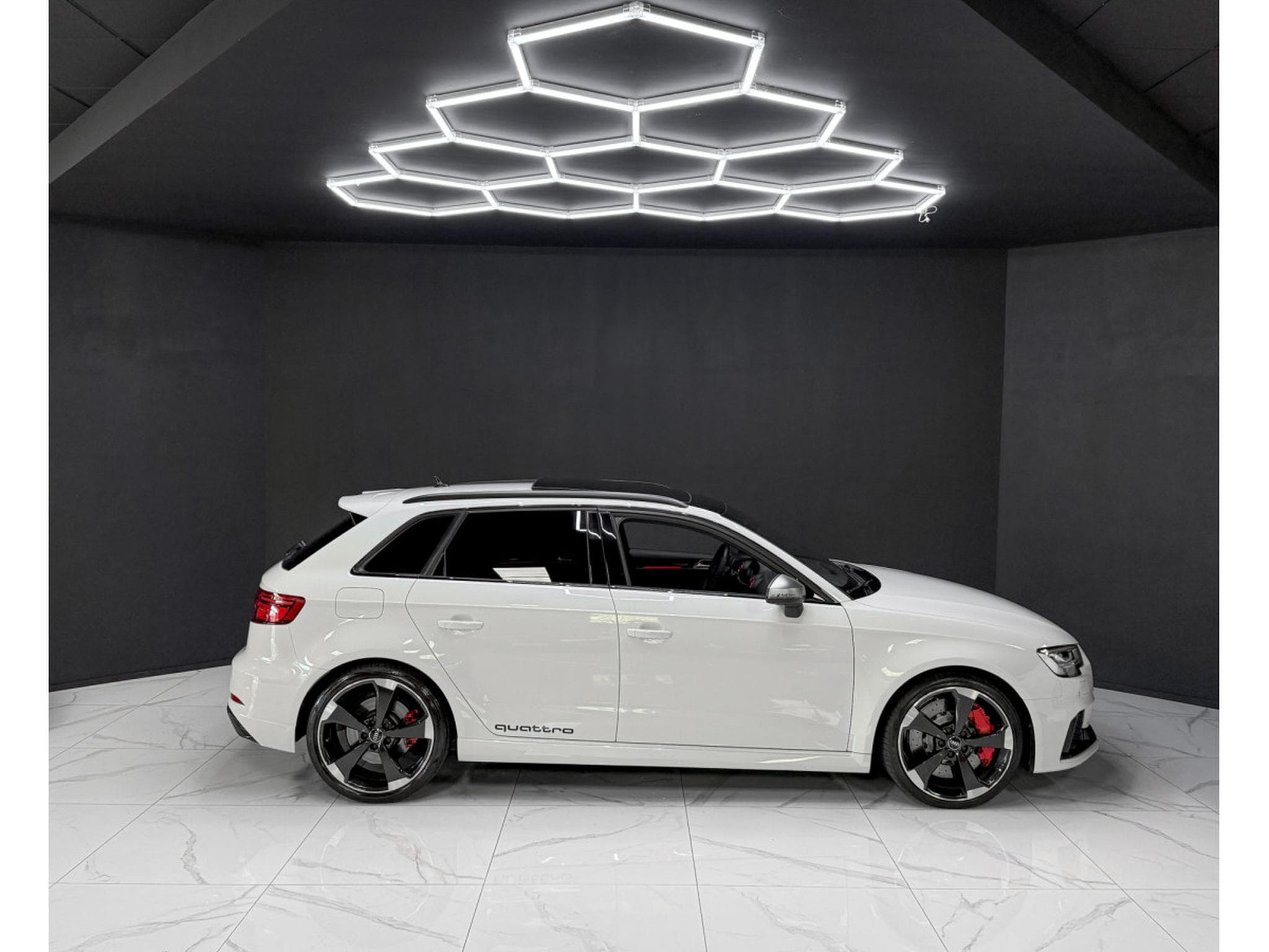 Audi RS3 Sportback 2.5 TFSI quattro (2019) - Photo 6