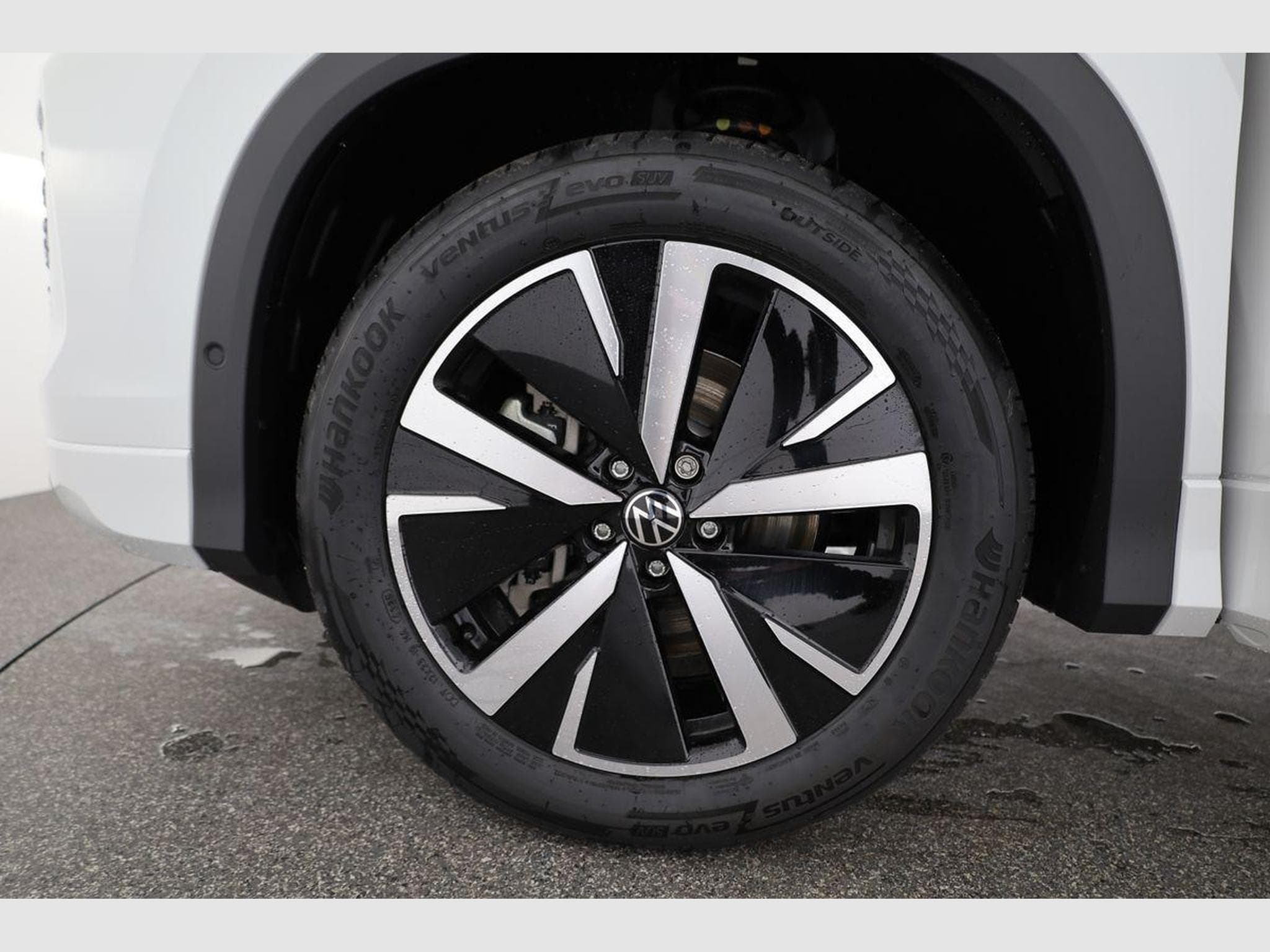 VW Tayron 1.5 TSI eHybrid 150 kW Life (2025) - Photo 17