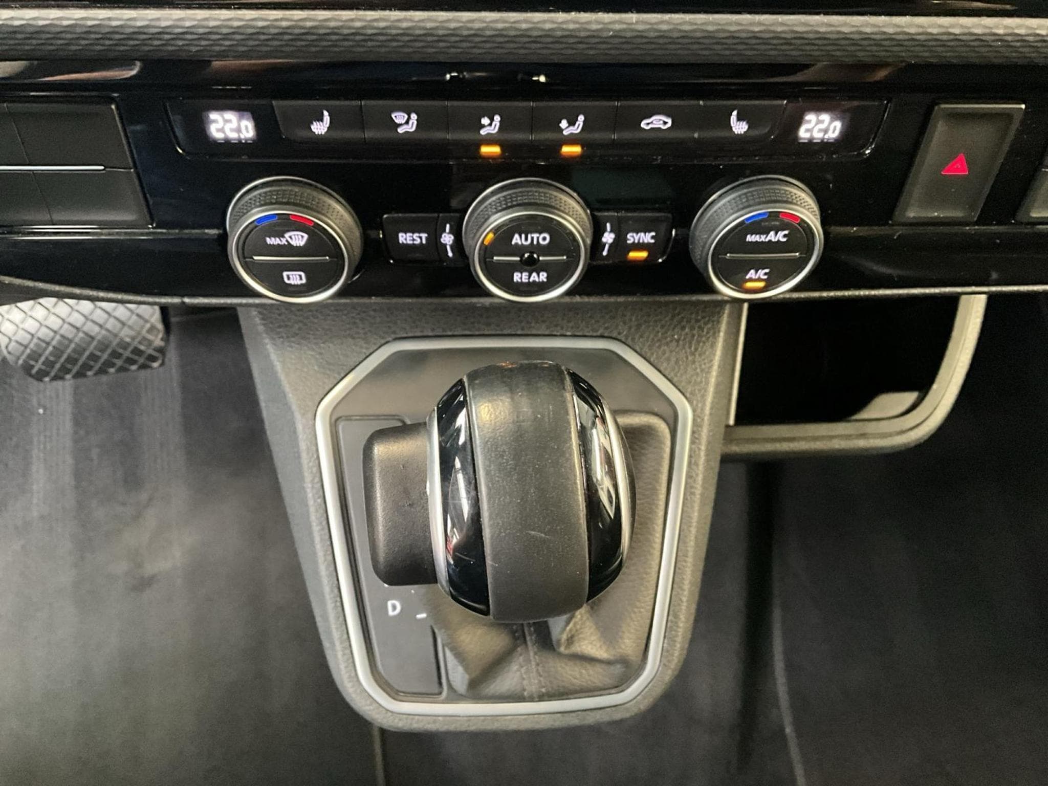 VW T6.1 Highline+DSG+4M+Navi+7Sitze+Side-Ass. (2020) - Foto 12