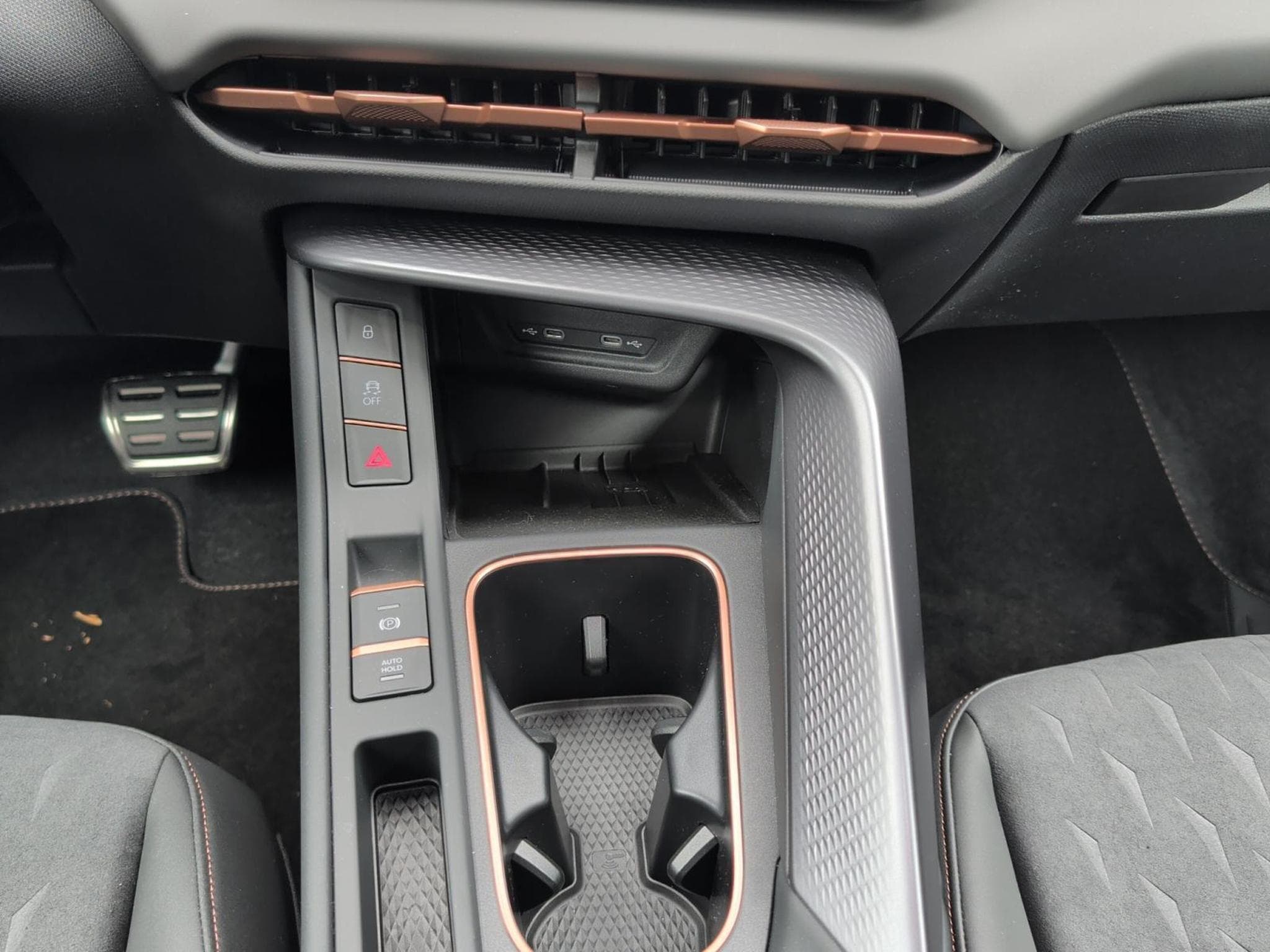 Cupra Terramar eTsi (2026) - Photo 11
