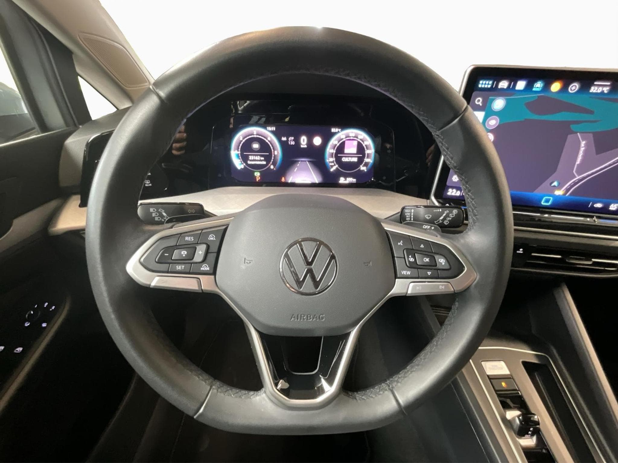 VW Golf Life+DSG+Navi+LED (2025) - Photo 12