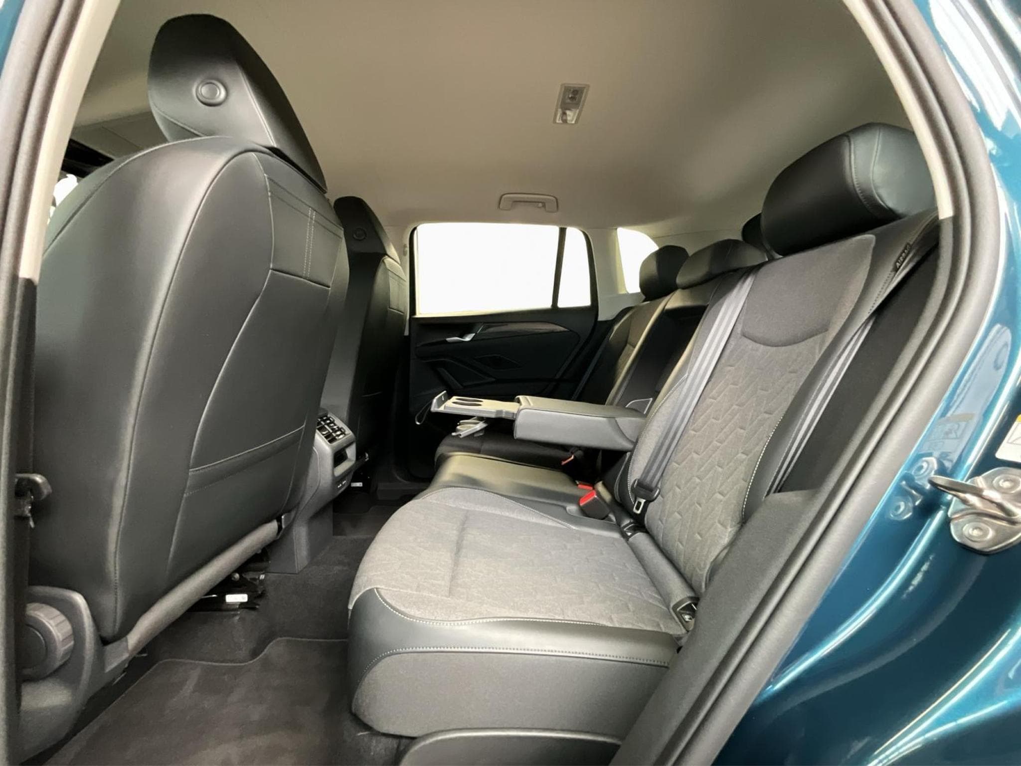 VW Tiguan Life+DSG+P.Info.+AHK+LED+Navi (2025) - Foto 18