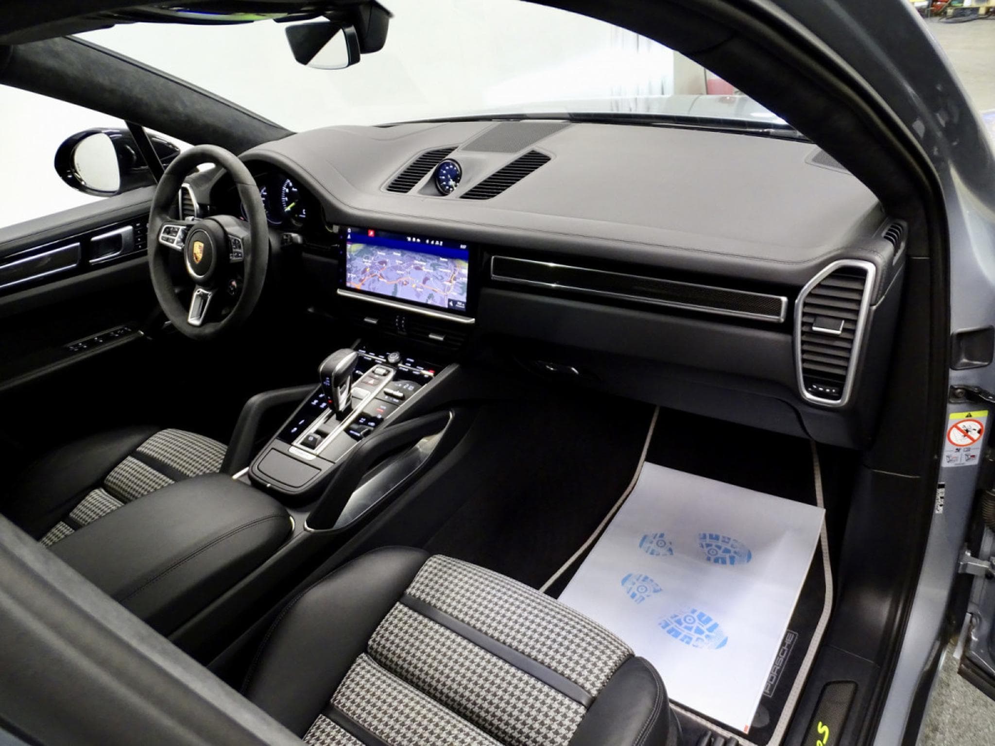 Porsche Cayenne COUPE TURBO S E-HYBRID KERAMIK SPORT PAKET PACK CHRONO (2020) - Photo 8