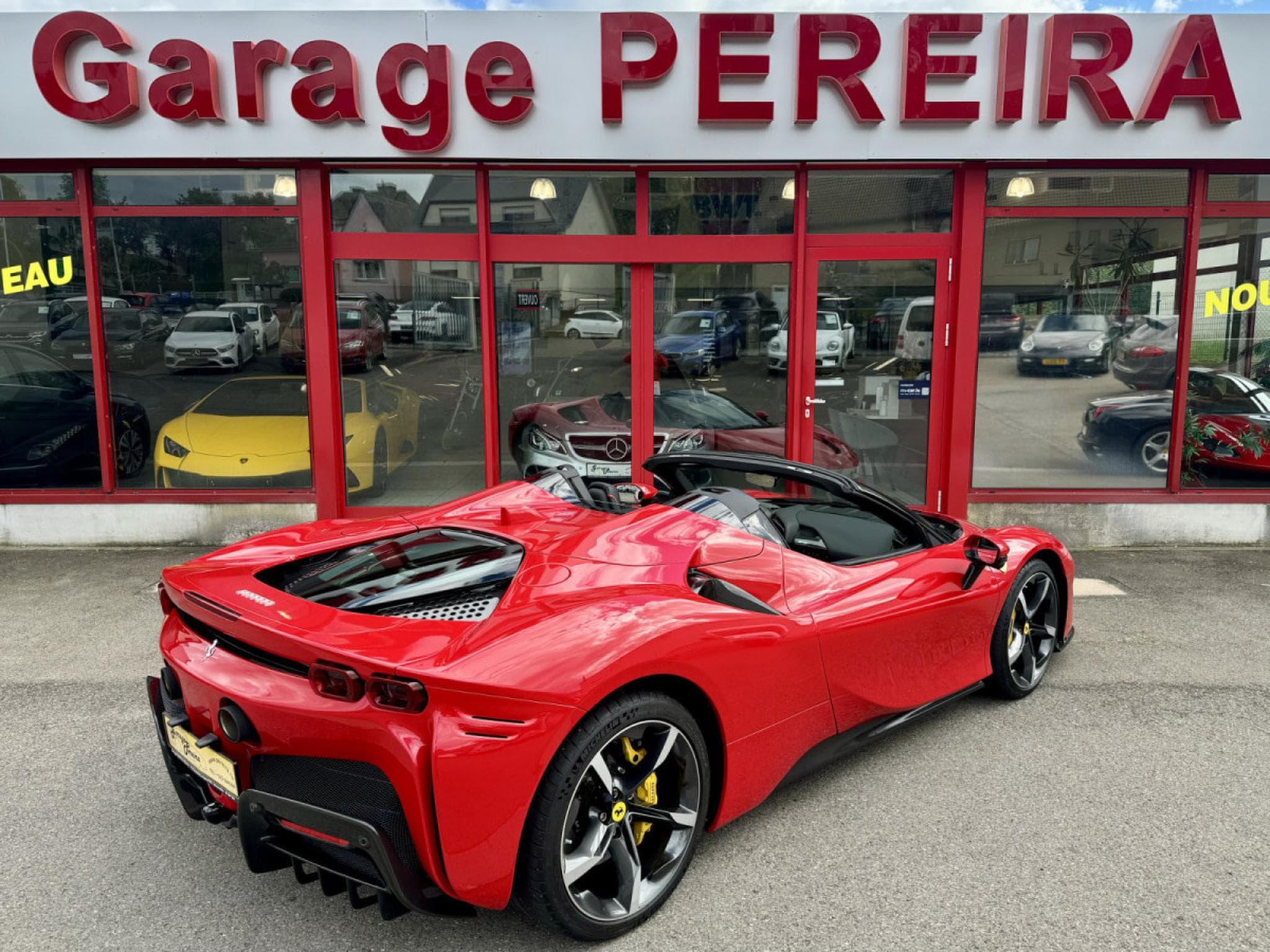 Ferrari SF90 REPRISES POSSIBLE ... INZAHLUNGEN MÖGLICH Full options Great (2023) - Photo 2