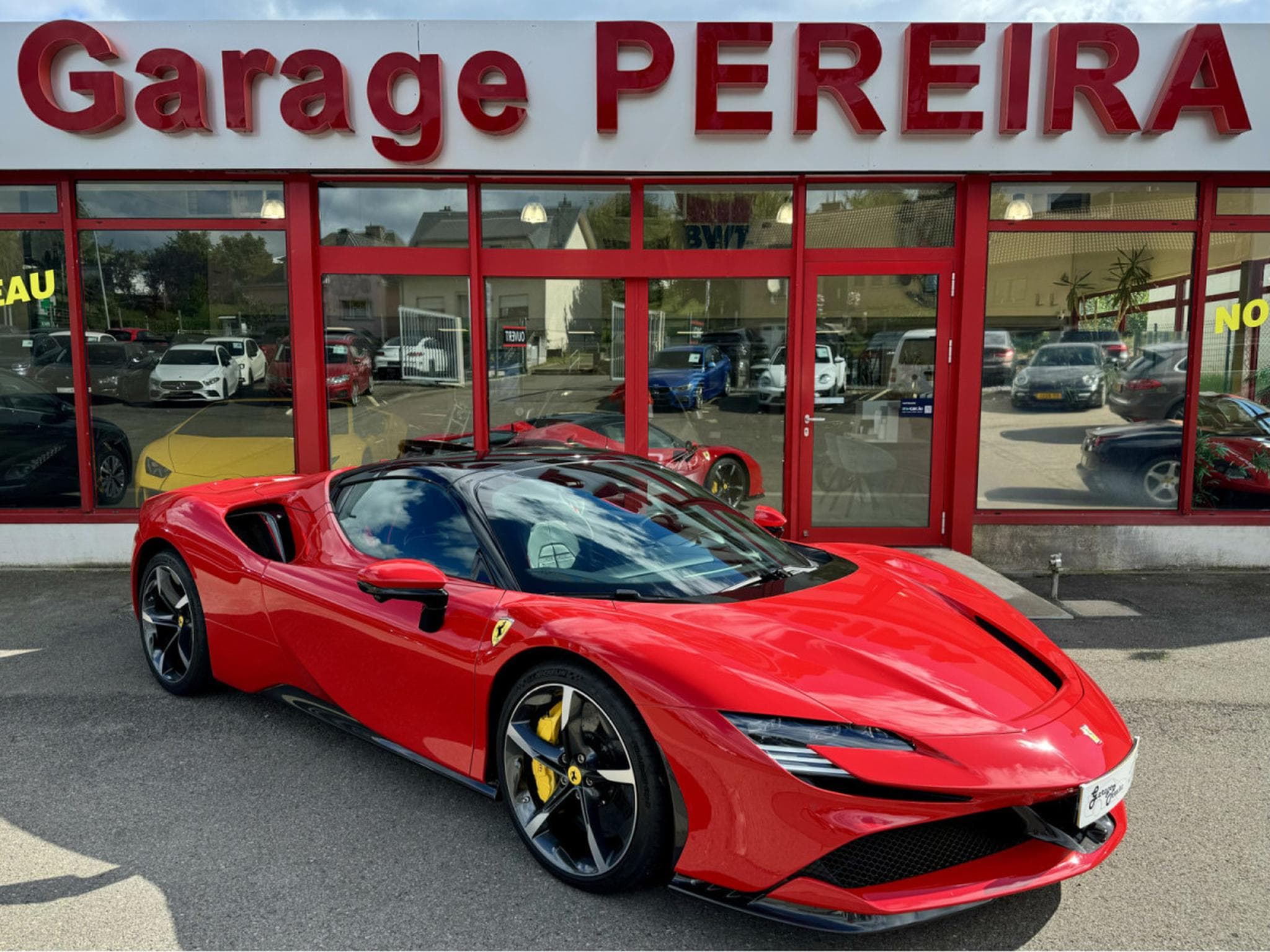 Ferrari SF90 REPRISES POSSIBLE ... INZAHLUNGEN MÖGLICH Full options Great (2023) - Photo 3