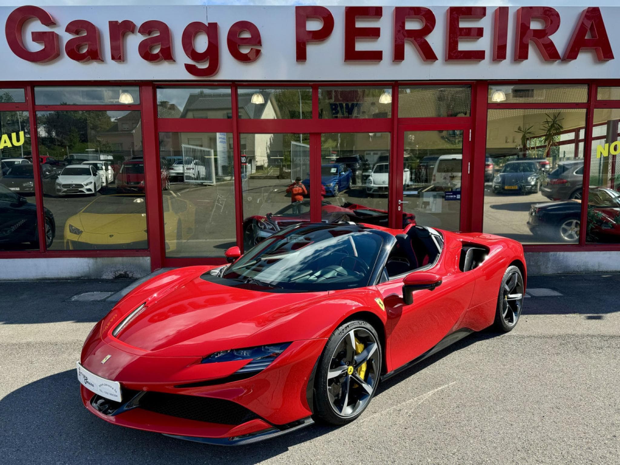 Ferrari SF90 REPRISES POSSIBLE ... INZAHLUNGEN MÖGLICH Full options Great (2023) - Photo 4