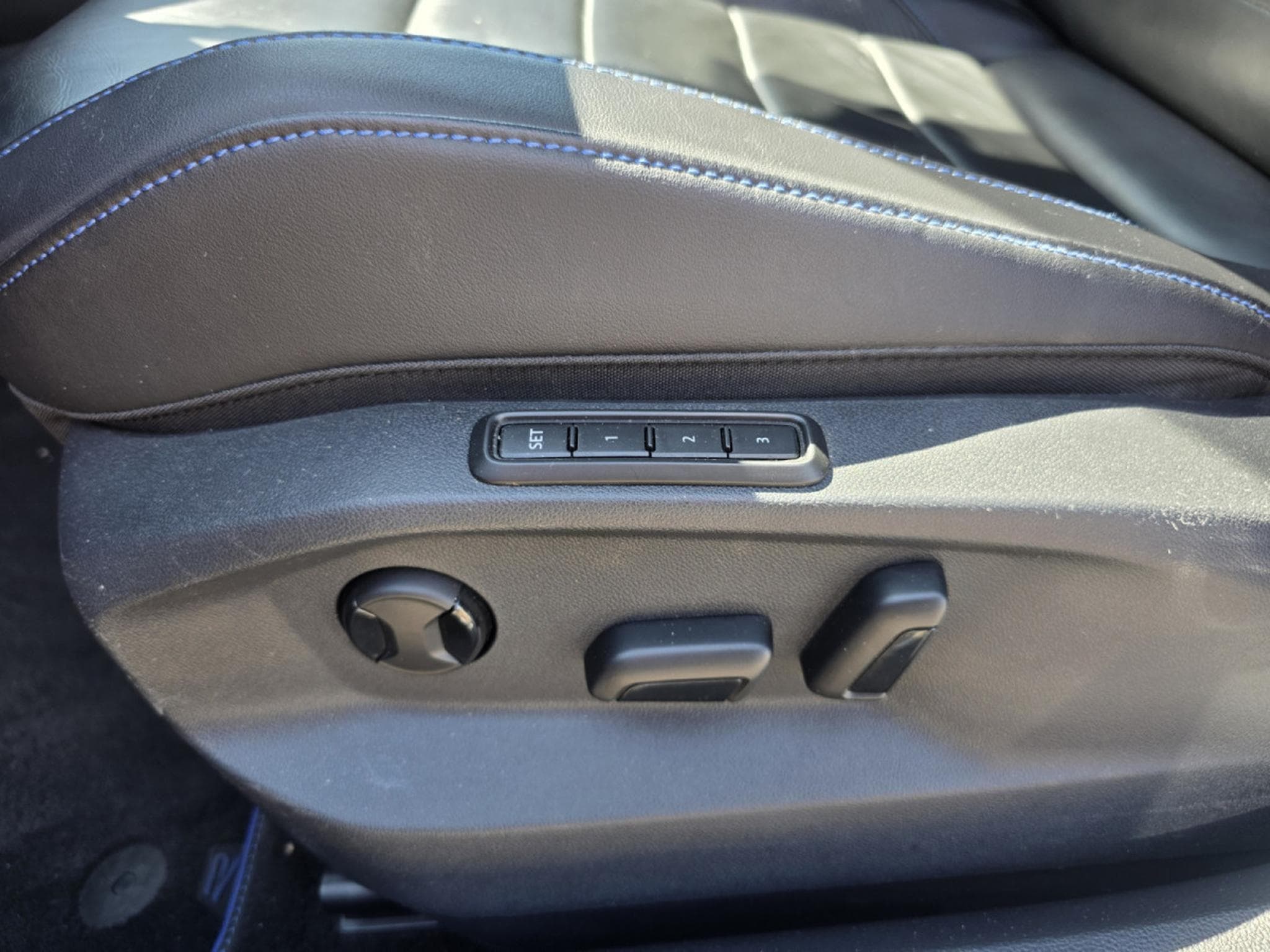 VW T-Roc T-Roc R 300 cv 4x4 Dsg Gps Cuir 1 main (2022) - Foto 9