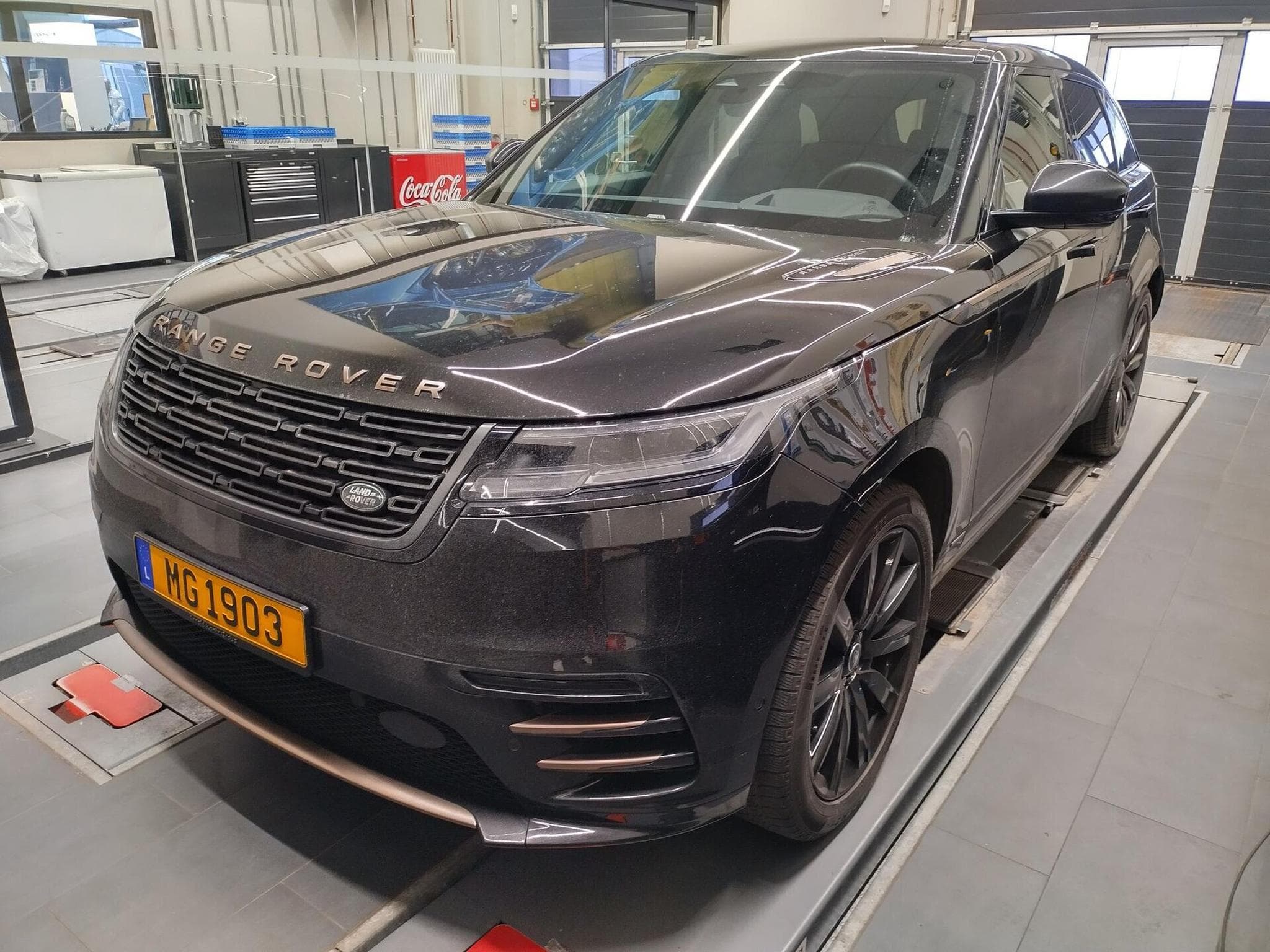 Land-Rover Range Rover Velar P400 Essence (2023) - Photo 1