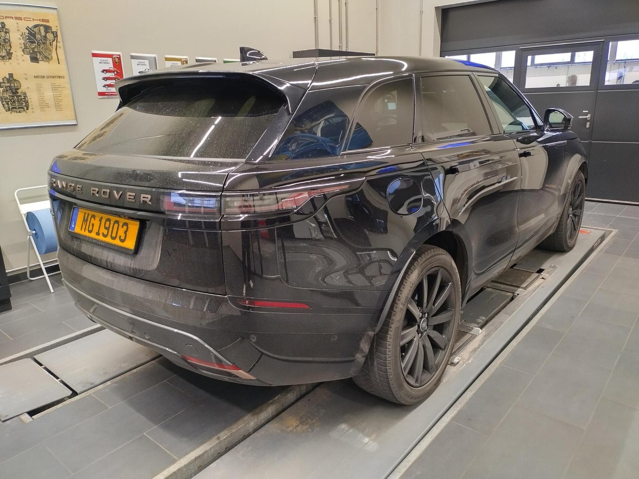 Land-Rover Range Rover Velar P400 Essence (2023) - Photo 4