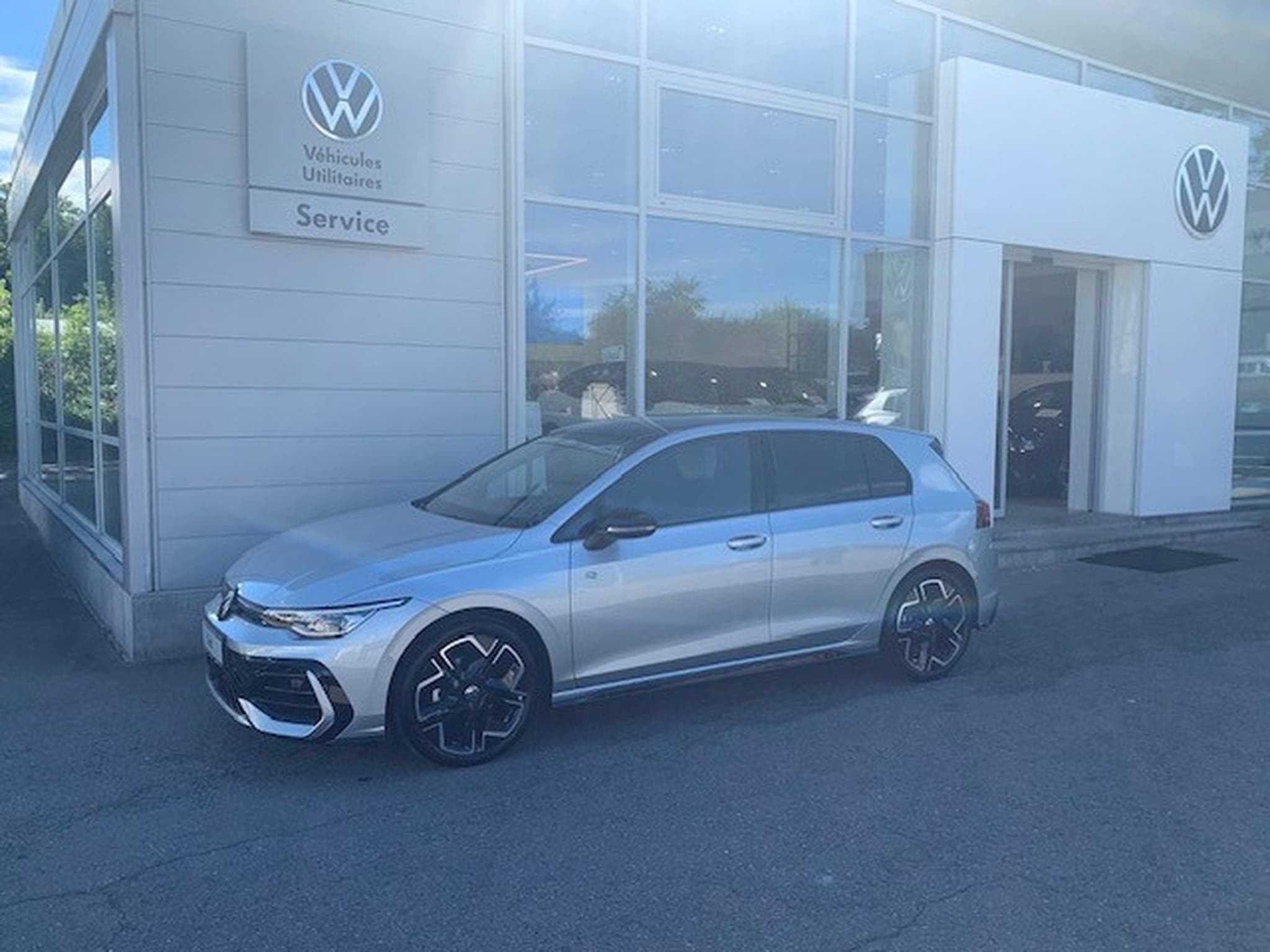 VW Golf R-LINE BLACK STYLE 1.5eTSI 150CV DSG7 (2026) - Photo 1