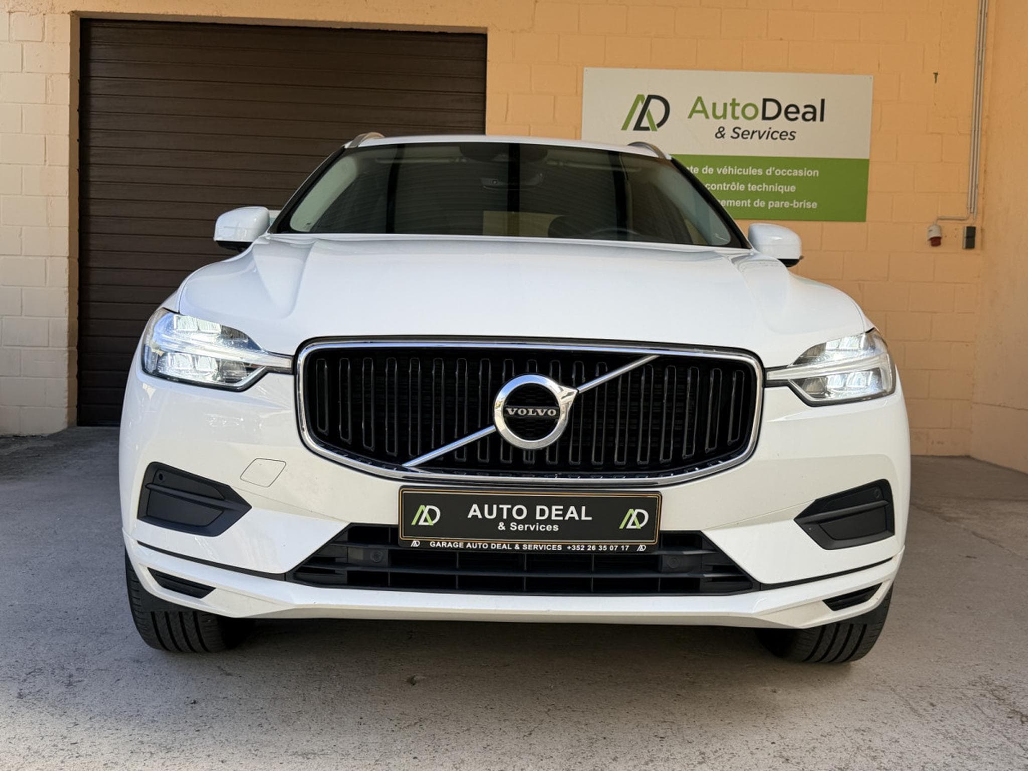 Volvo XC60 D4 MOMENTUM AUTOMATIQUE 190CV (2019) - Photo 2