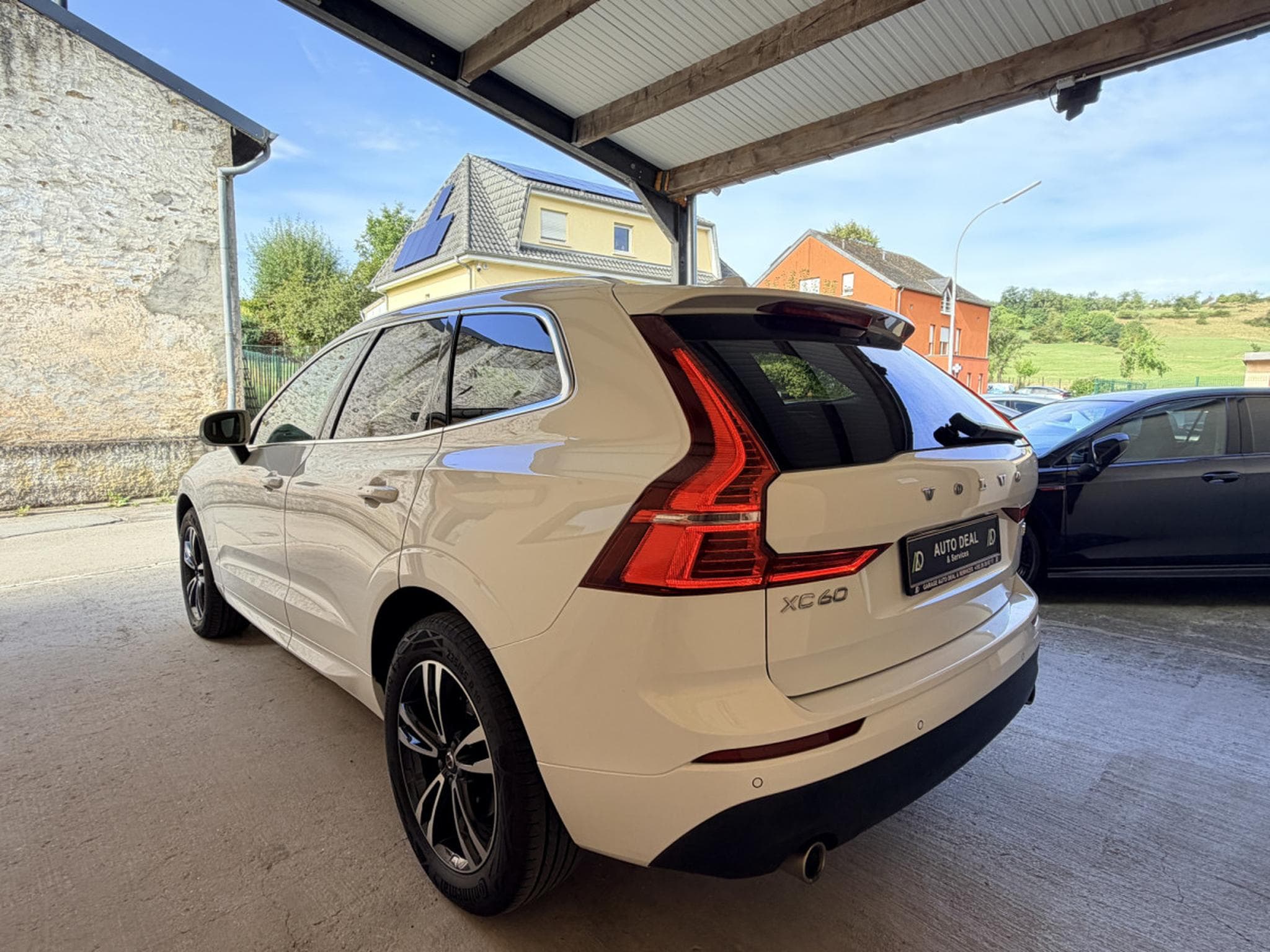 Volvo XC60 D4 MOMENTUM AUTOMATIQUE 190CV (2019) - Photo 4