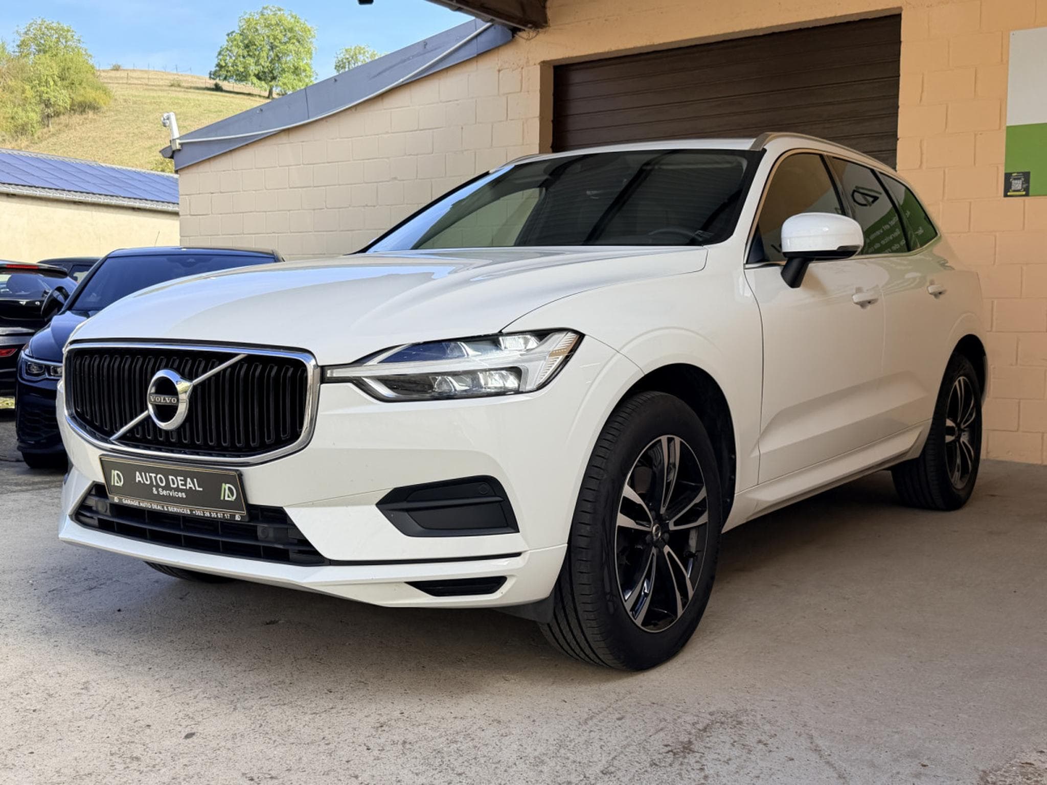 Volvo XC60 D4 MOMENTUM AUTOMATIQUE 190CV (2019) - Photo 3