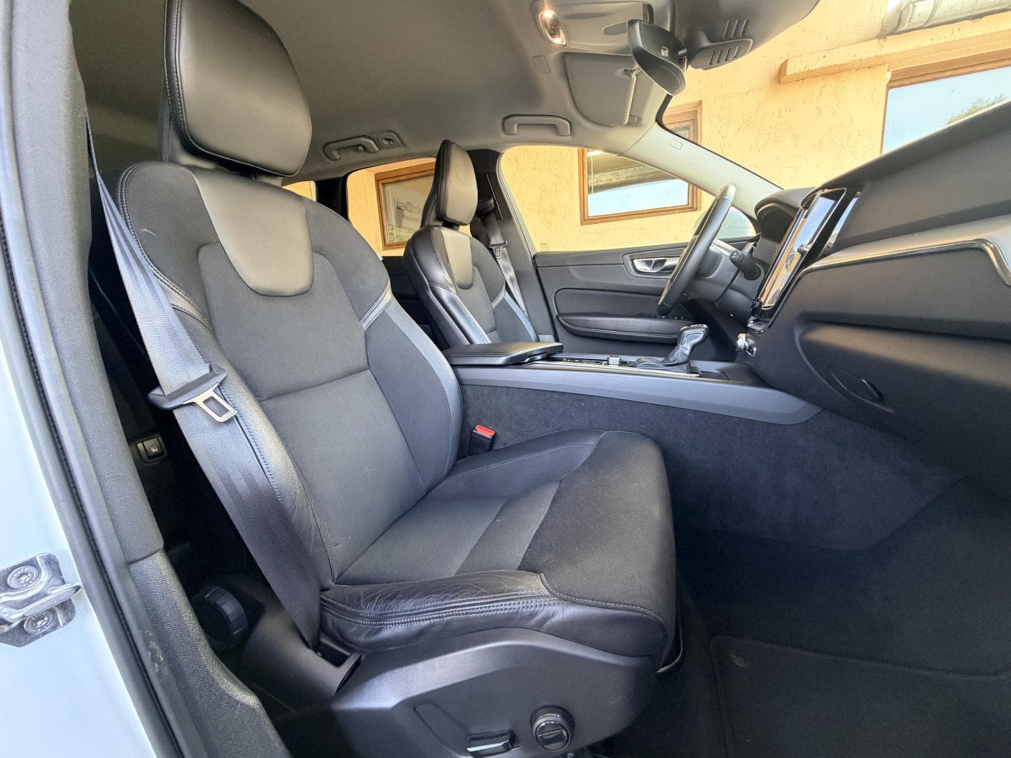 Volvo XC60 D4 MOMENTUM AUTOMATIQUE 190CV (2019) - Photo 8