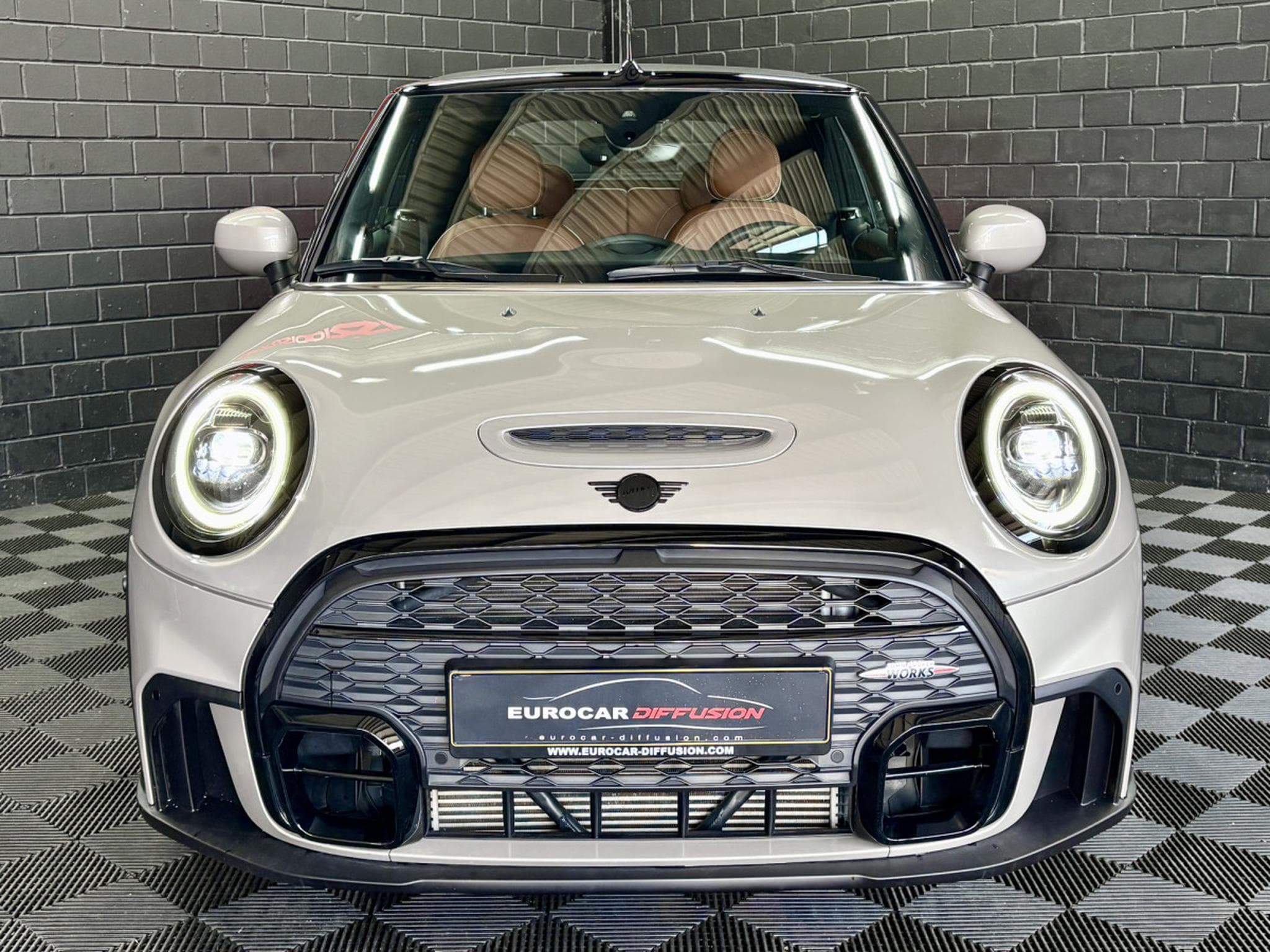 Mini Cooper S Cabriolet JCW 178 CV *CAM* *HARMAN* *TÊTE HAUTE* *CUIR* (2023) - Photo 3
