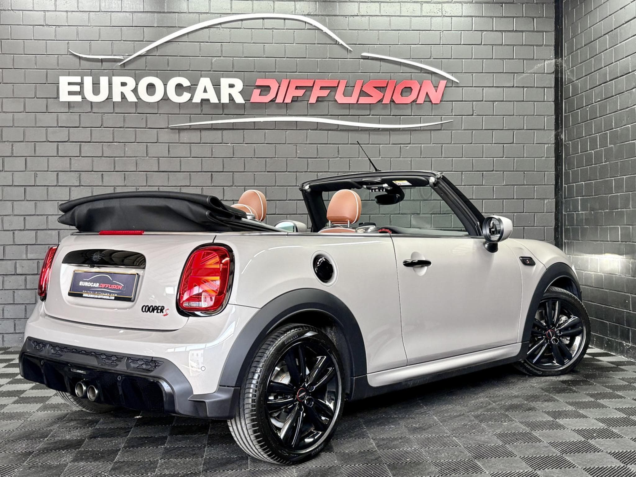 Mini Cooper S Cabriolet JCW 178 CV *CAM* *HARMAN* *TÊTE HAUTE* *CUIR* (2023) - Photo 7