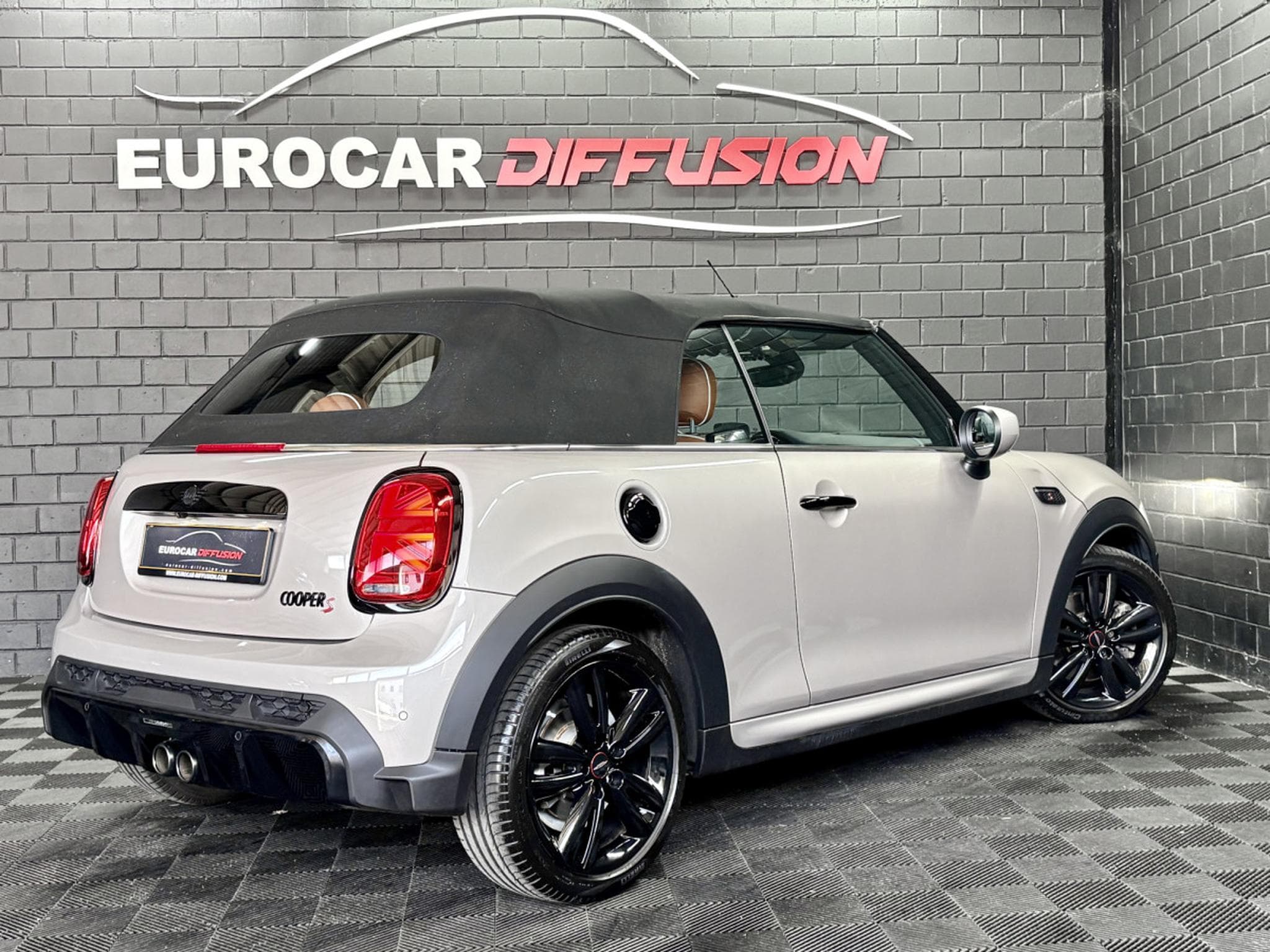 Mini Cooper S Cabriolet JCW 178 CV *CAM* *HARMAN* *TÊTE HAUTE* *CUIR* (2023) - Photo 8