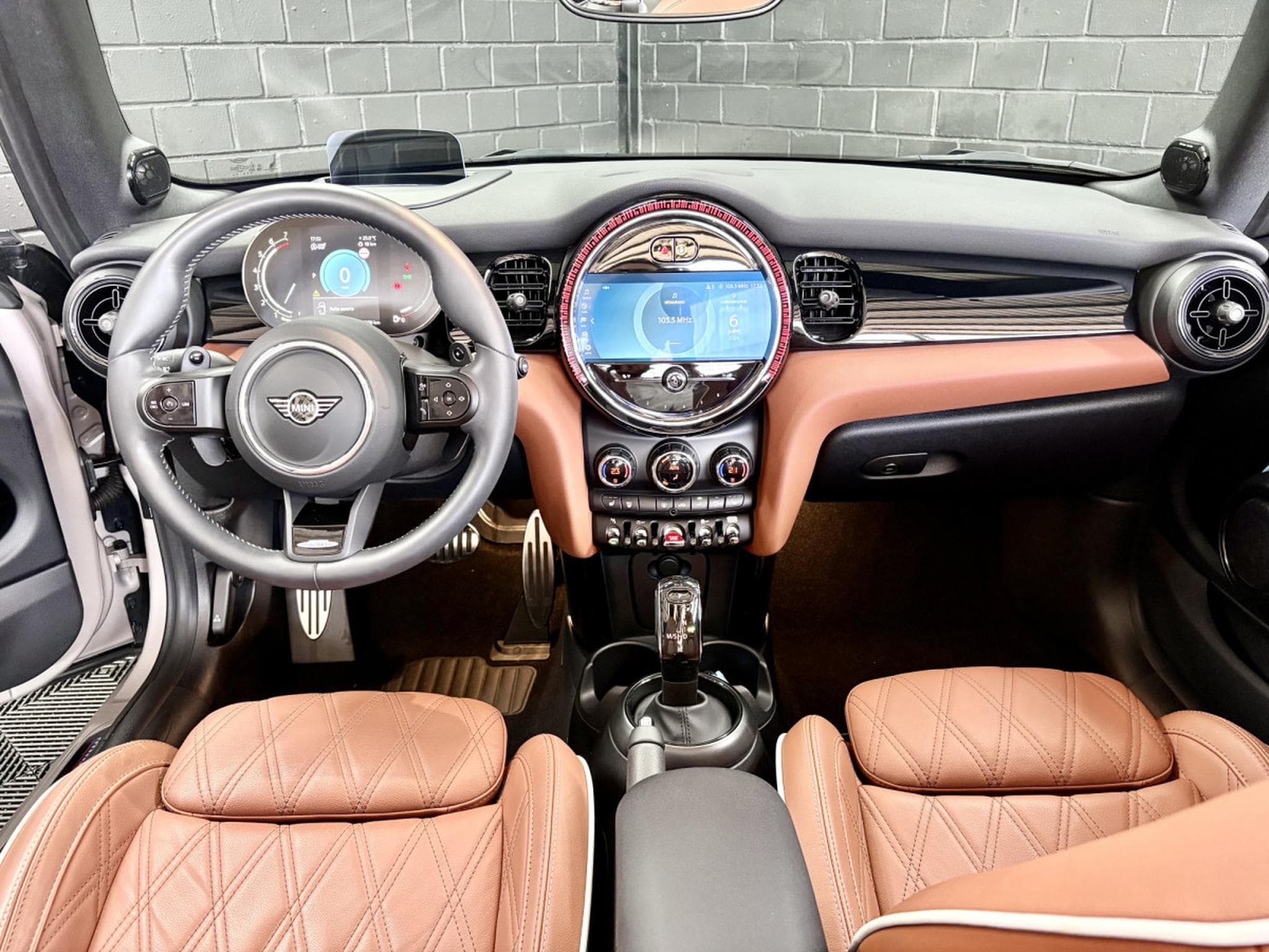 Mini Cooper S Cabriolet JCW 178 CV *CAM* *HARMAN* *TÊTE HAUTE* *CUIR* (2023) - Photo 9