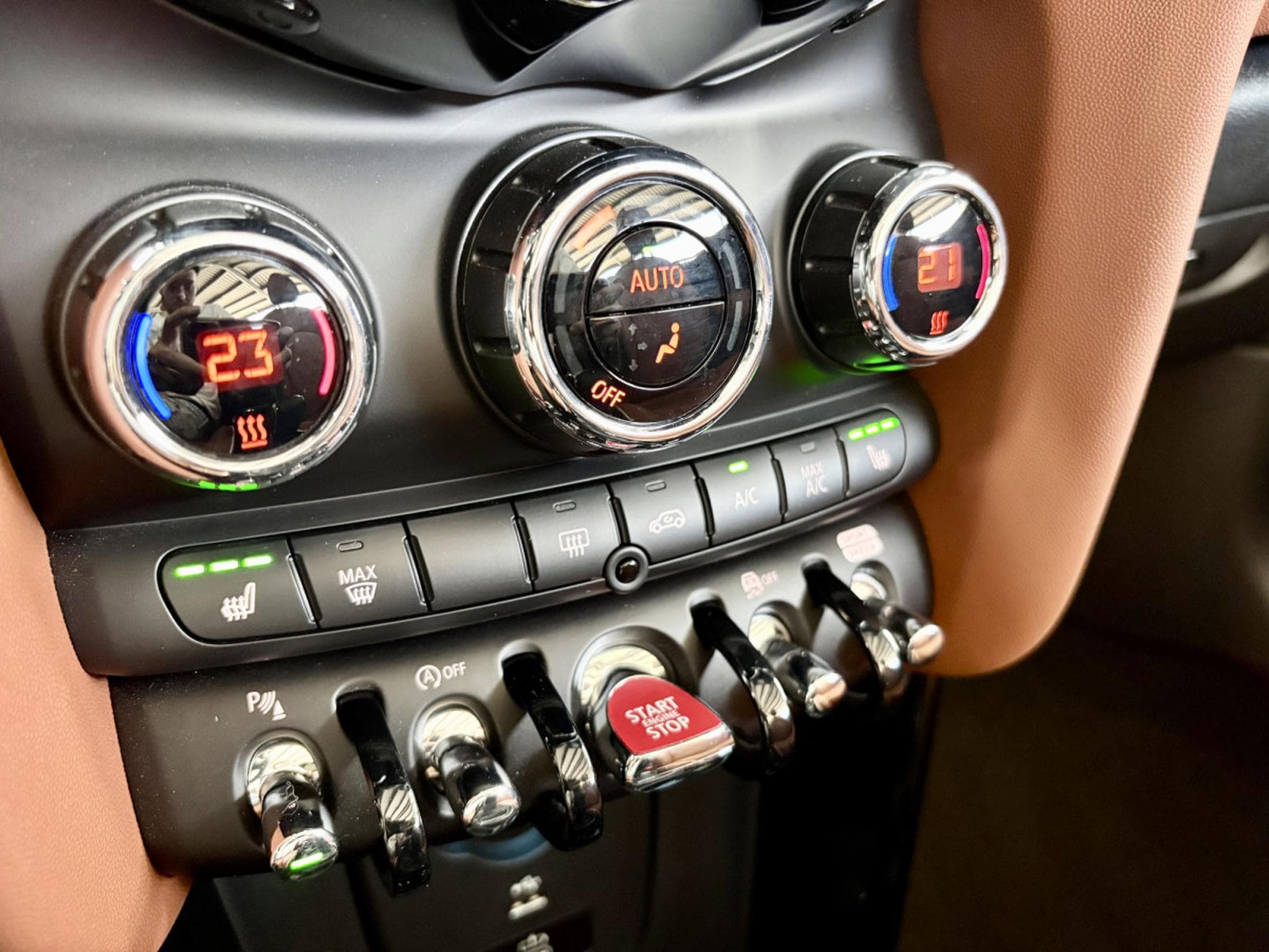 Mini Cooper S Cabriolet JCW 178 CV *CAM* *HARMAN* *TÊTE HAUTE* *CUIR* (2023) - Photo 16