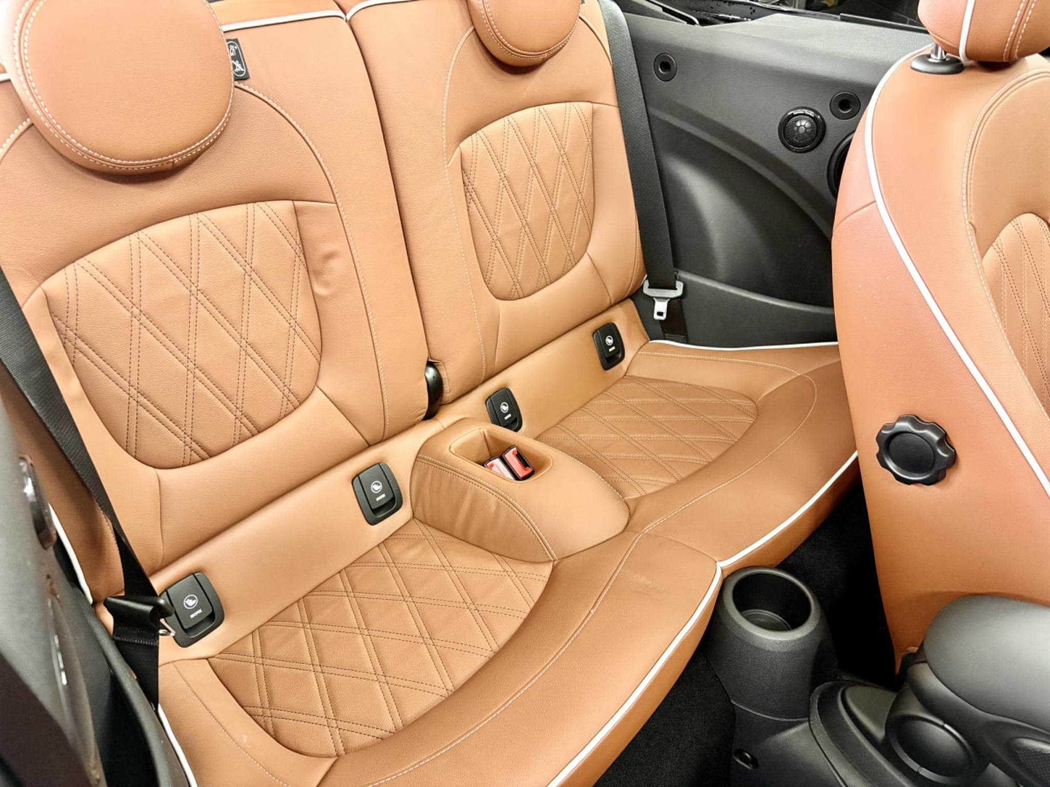 Mini Cooper S Cabriolet JCW 178 CV *CAM* *HARMAN* *TÊTE HAUTE* *CUIR* (2023) - Photo 22
