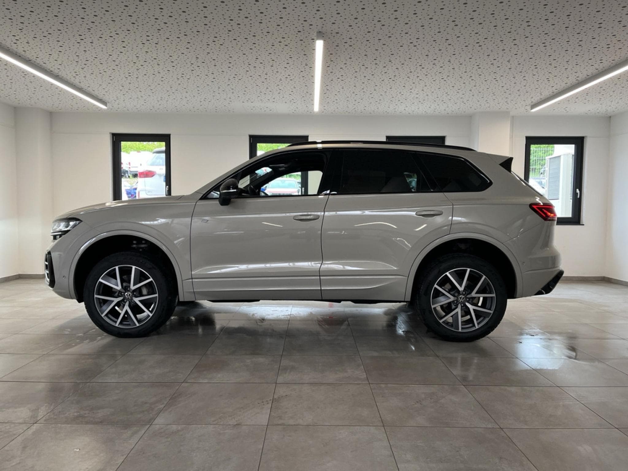 VW Touareg 3.0 TDI 210 kW 4Motion R-Line Final Edition (2026) - Photo 2