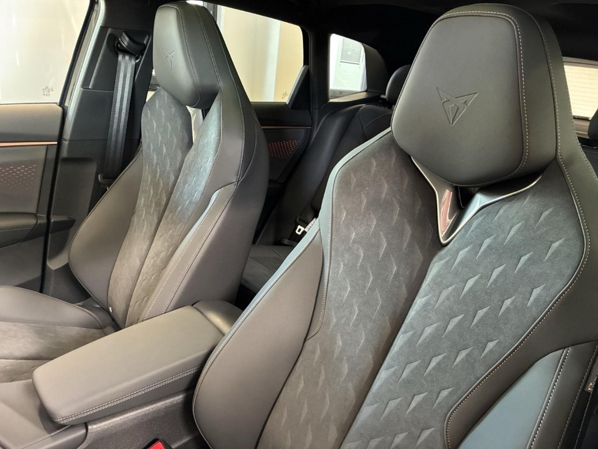 Cupra Terramar VZ 2.0 TSI DSG 5J Gar. Sennheiser AHK Pano eSitze (2026) - Photo 10