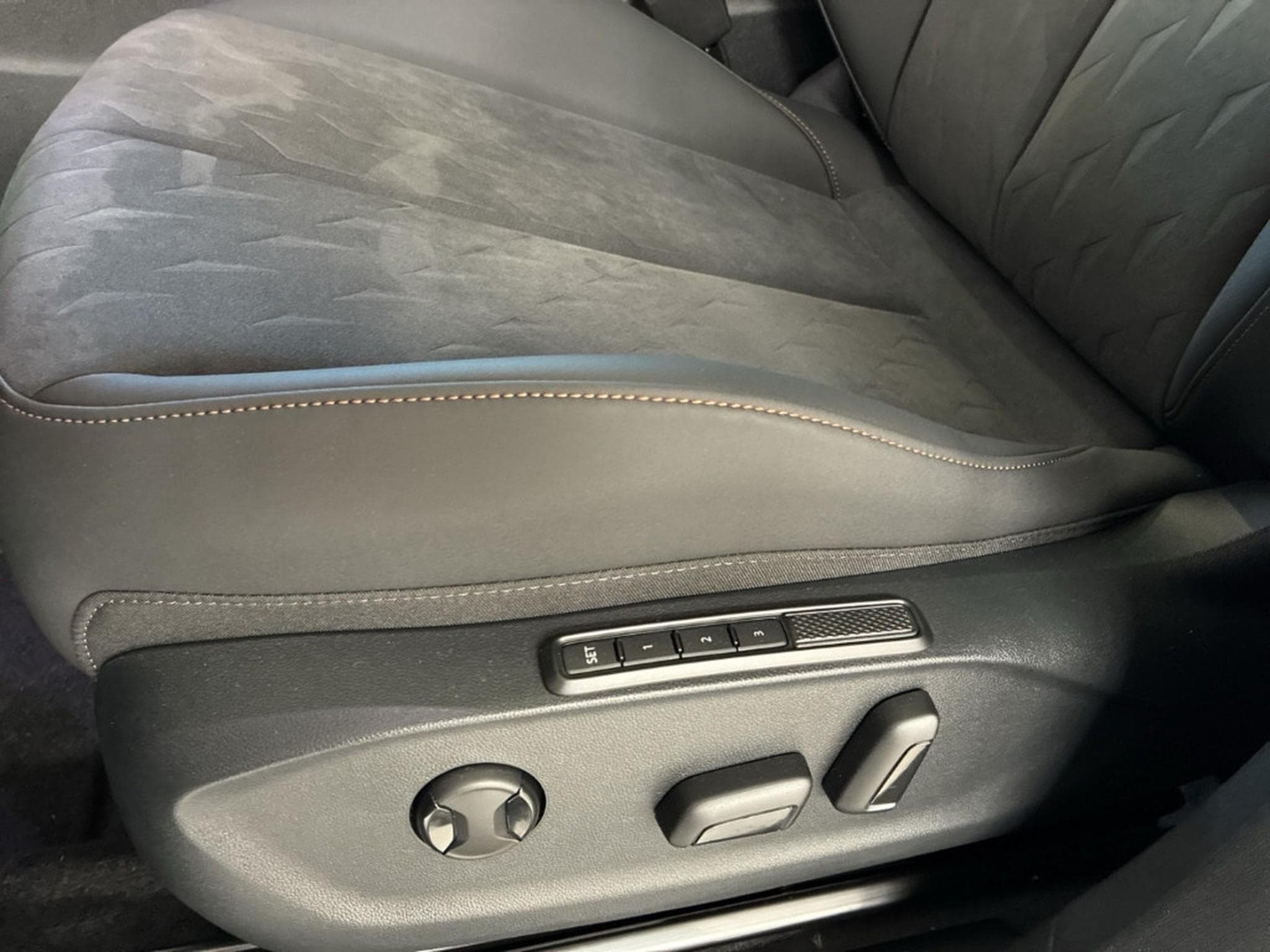 Cupra Terramar VZ 2.0 TSI DSG 5J Gar. Sennheiser AHK Pano eSitze (2026) - Photo 9