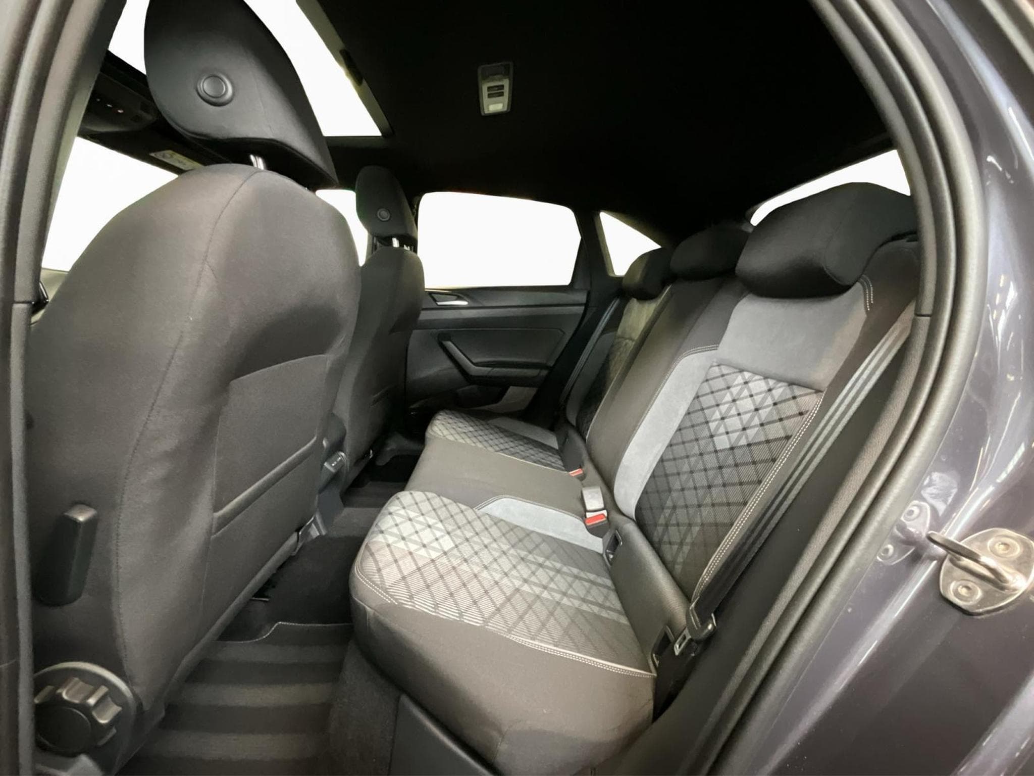 VW Taigo R-Line+DSG+Black-Style+Pano+IQ-Light+P.Tech. (2024) - Foto 19