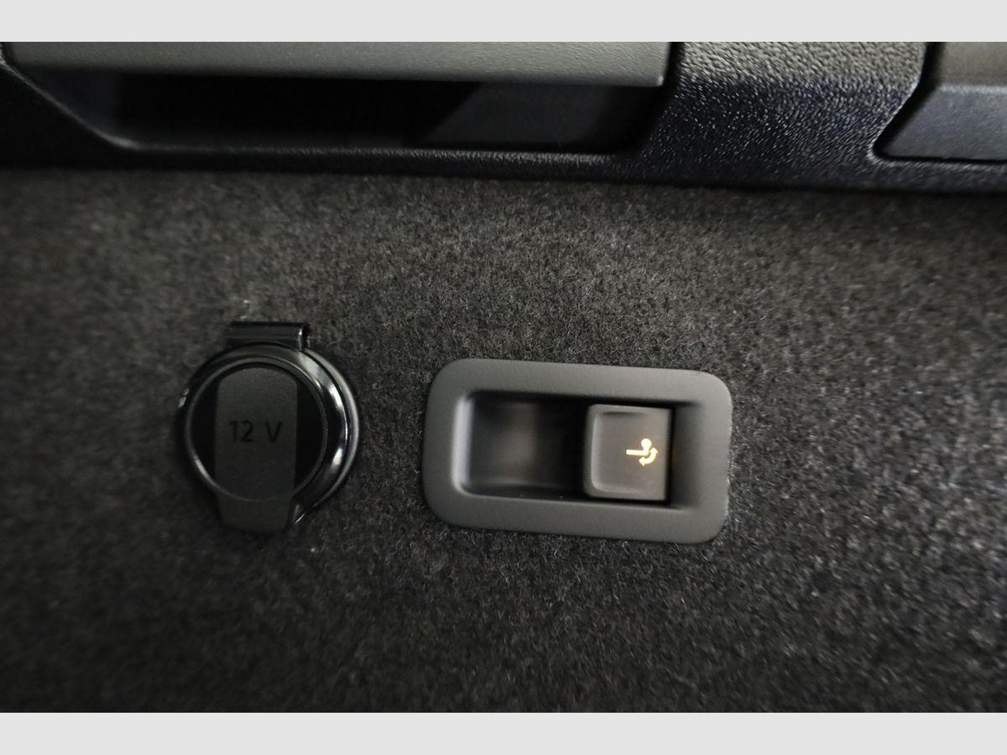 VW Tayron 1.5 TSI eHybrid 150 kW Life (2025) - Photo 14