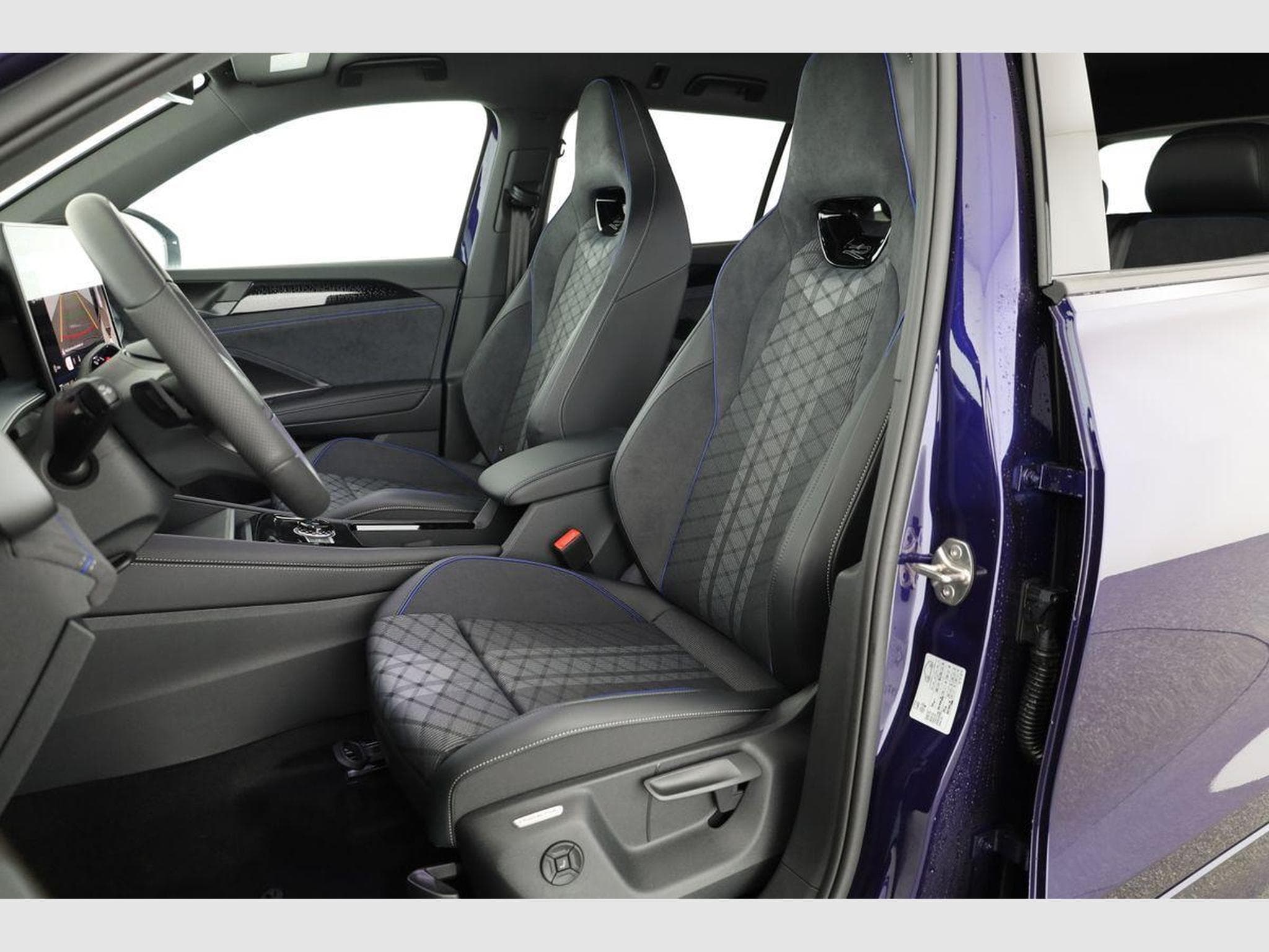 VW Tayron 1.5 TSI eHybrid 150 kW R-Line (2026) - Photo 10