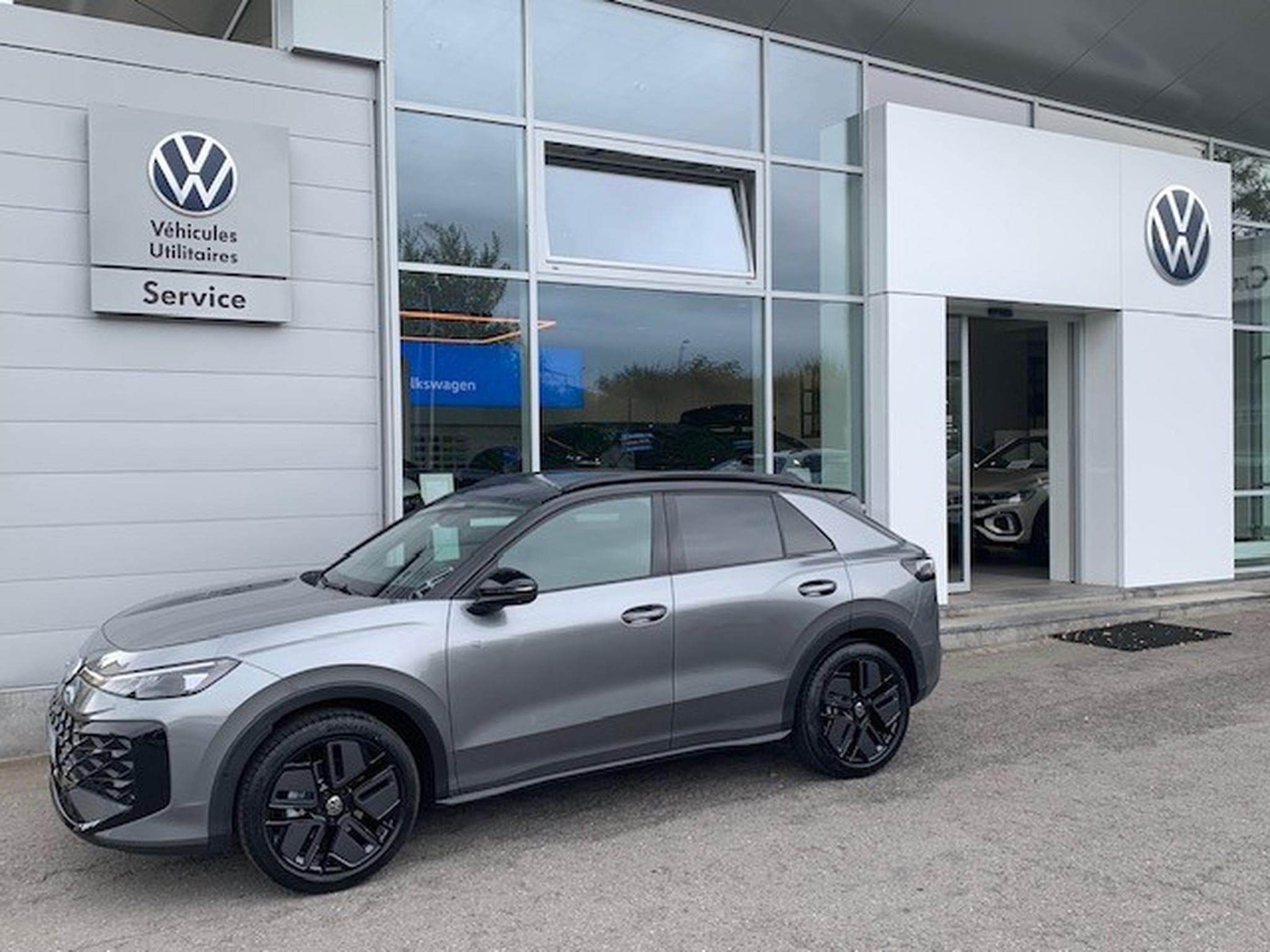 VW T-Roc R-LINE BLACK STYLE 1.5eTSI 150CV DSG7 (2026) - Foto 1