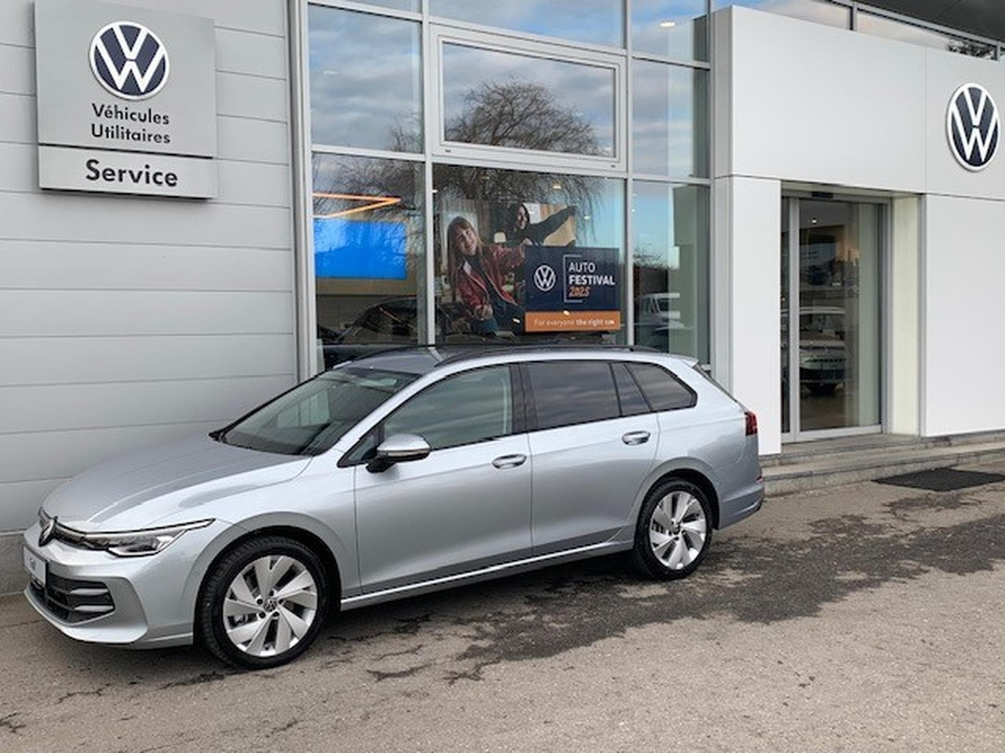 VW Golf Variant LIFE 1.5eTSI 150CV DSG7 (2026) - Foto 1