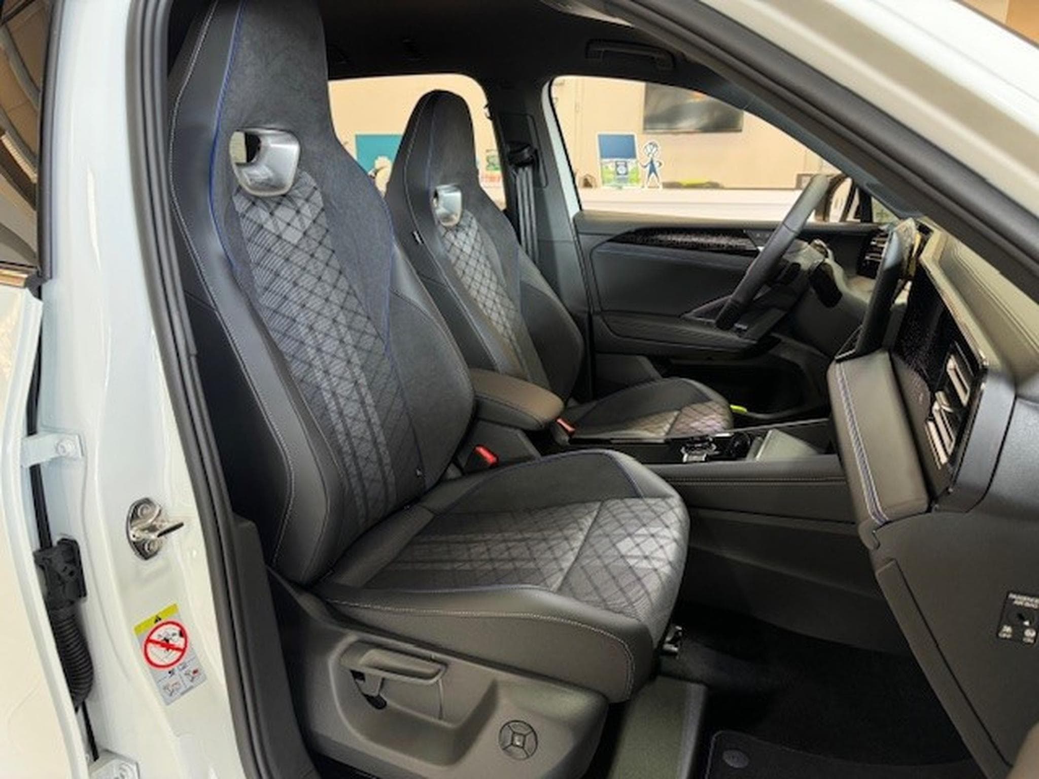 VW Tiguan R-Line 1.5 eTSI 110KW-150CV DSG7 - Garantie 5 ans / 100 000 (2024) - Photo 12