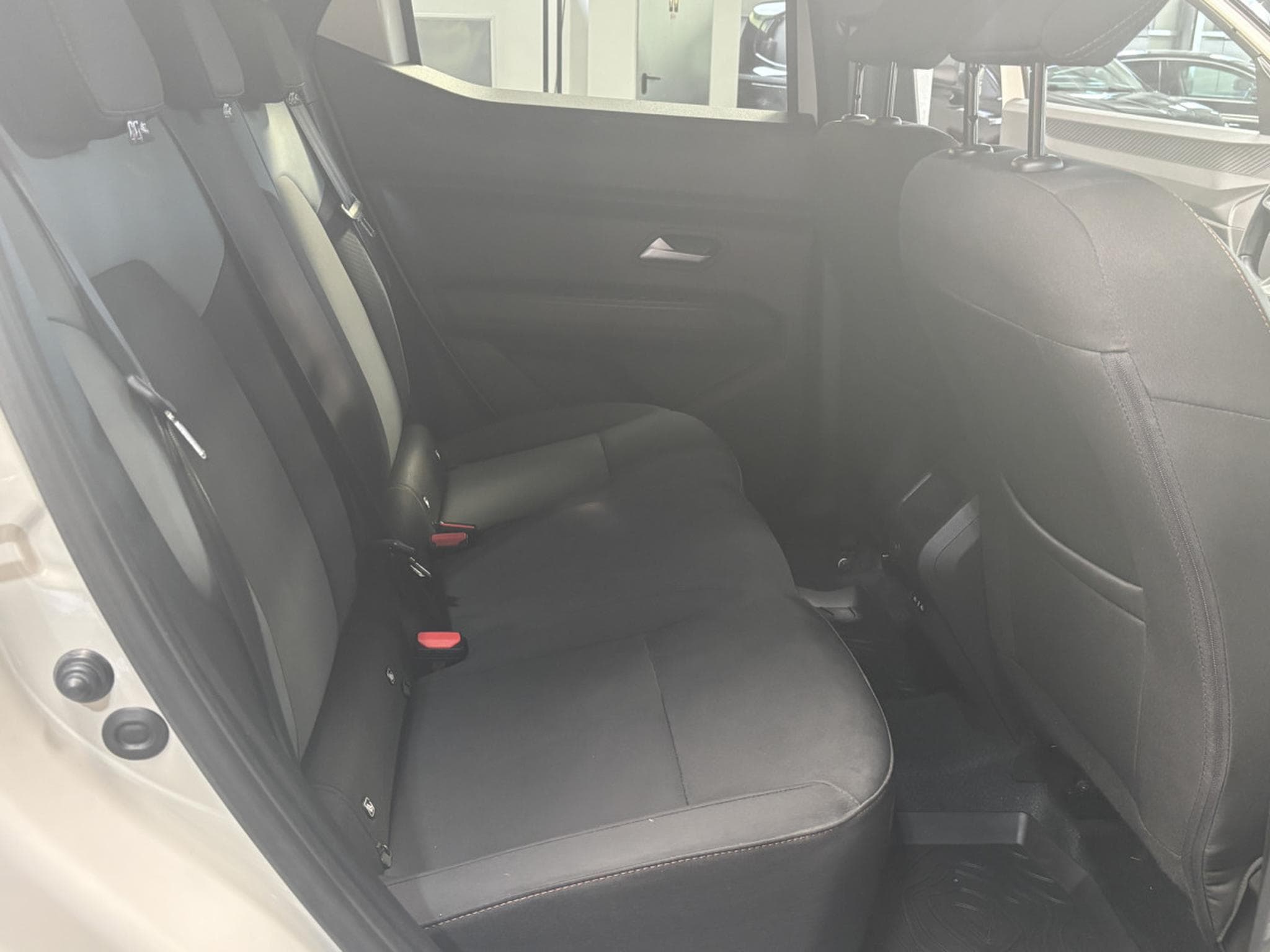 Dacia Duster 1.2 MildHybrid 4x4 LPG-GPL (2026) - Photo 12