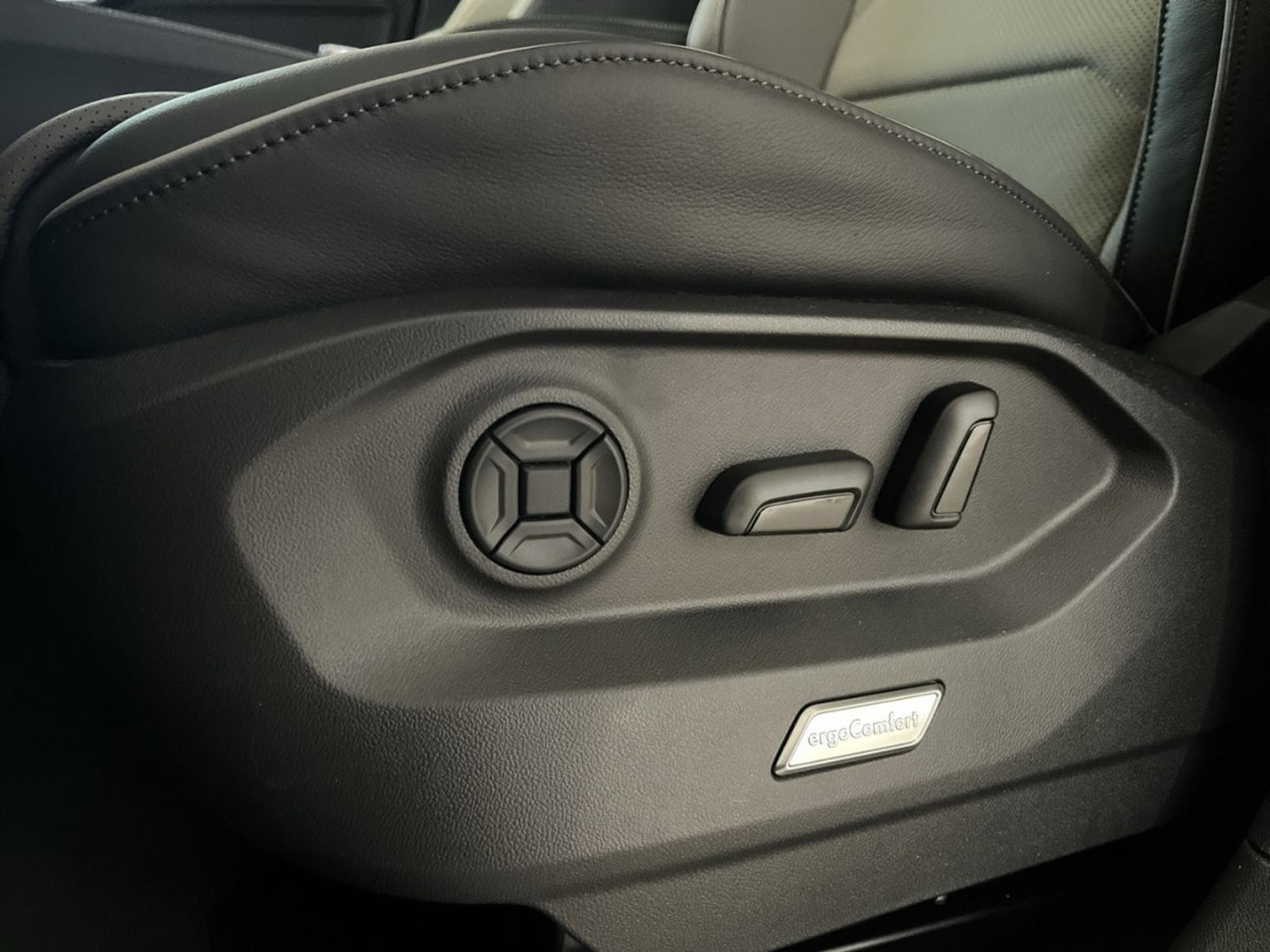 VW Touareg 3.0 TDI 210 kW 4Motion R-Line Final Edition (2026) - Foto 11