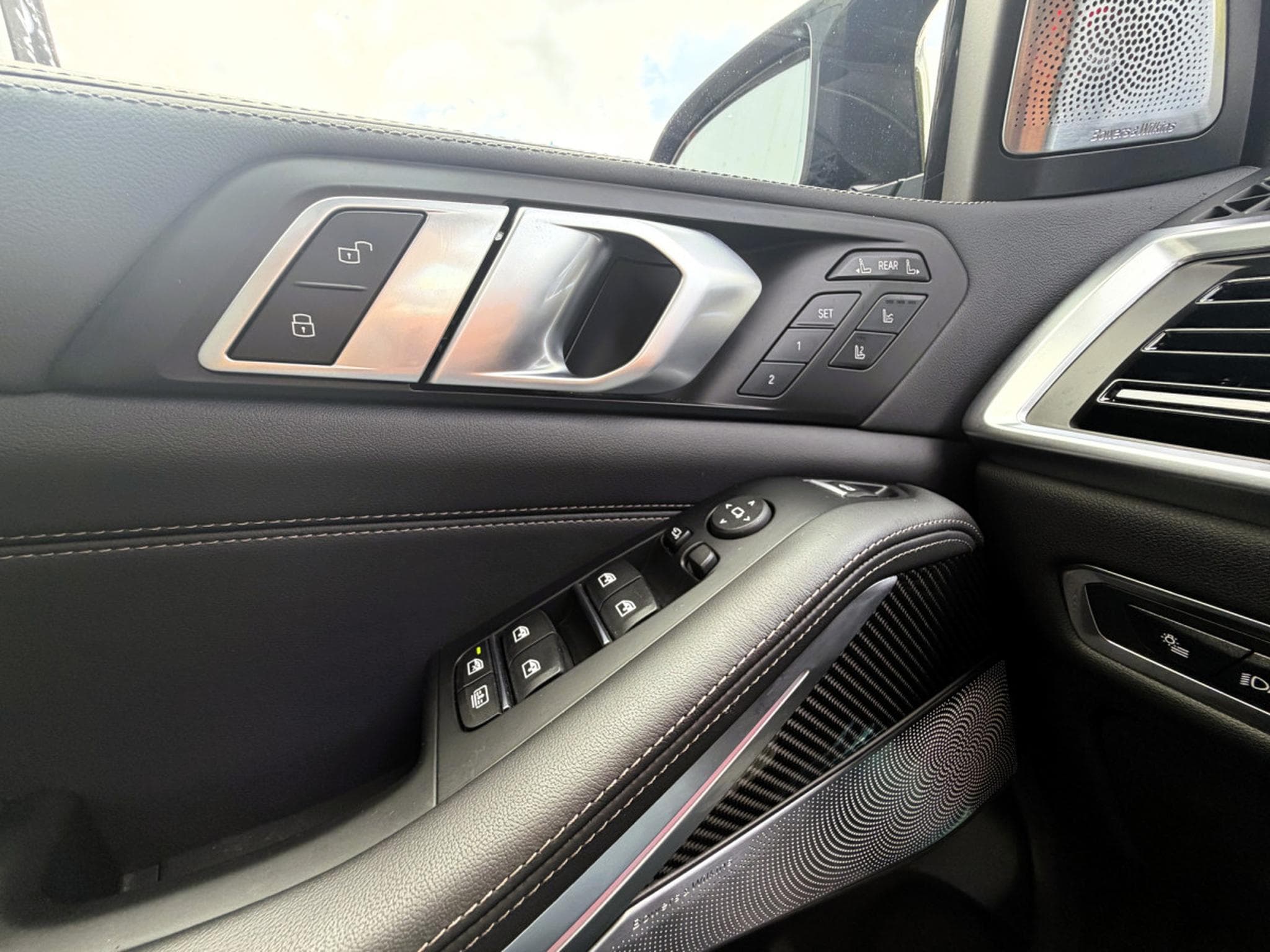 BMW X7 M60i SKY LOUNGE, B&W, 23" FULL PPF, KRISTALL ICONIC GLOW (2025) - Photo 13